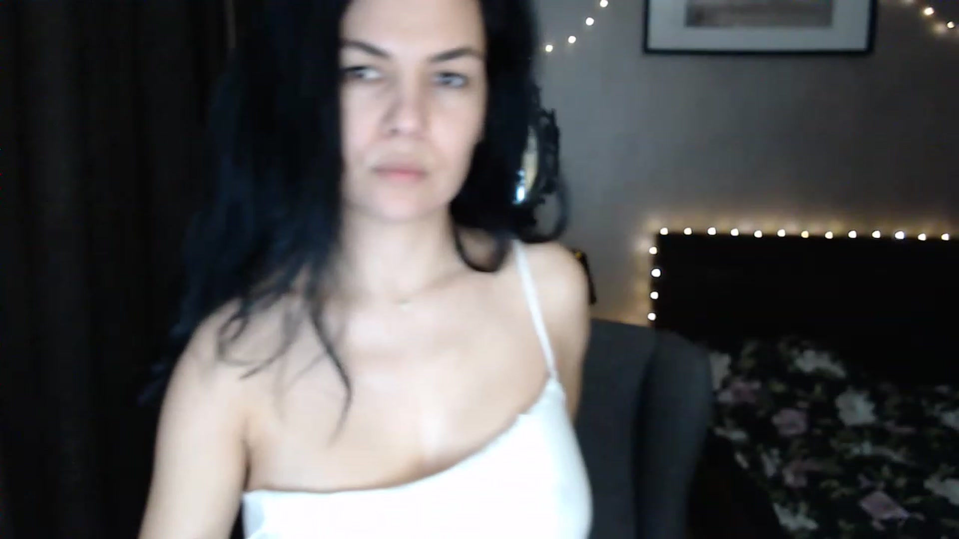 Gallery image thumbnail from Darkella's myfreecams stream on, 12/11/2022, 01:45 image 17 of 20
