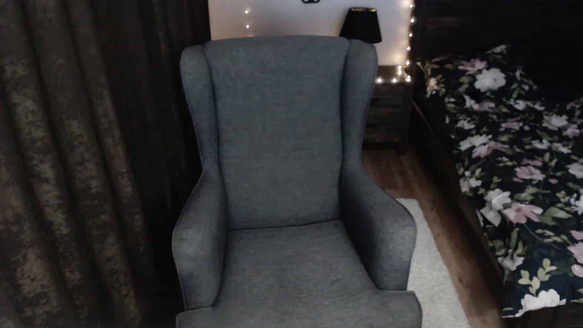 Gallery image thumbnail from Darkella's myfreecams stream on, 12/12/2022, 02:16 image 18 of 20