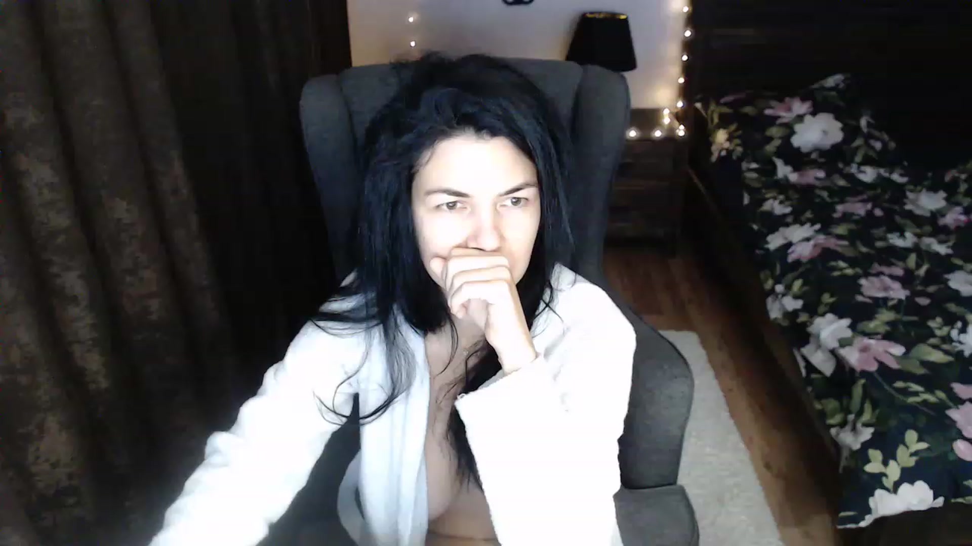 Gallery image thumbnail from Darkella's myfreecams stream on, 12/12/2022, 02:16 image 19 of 20