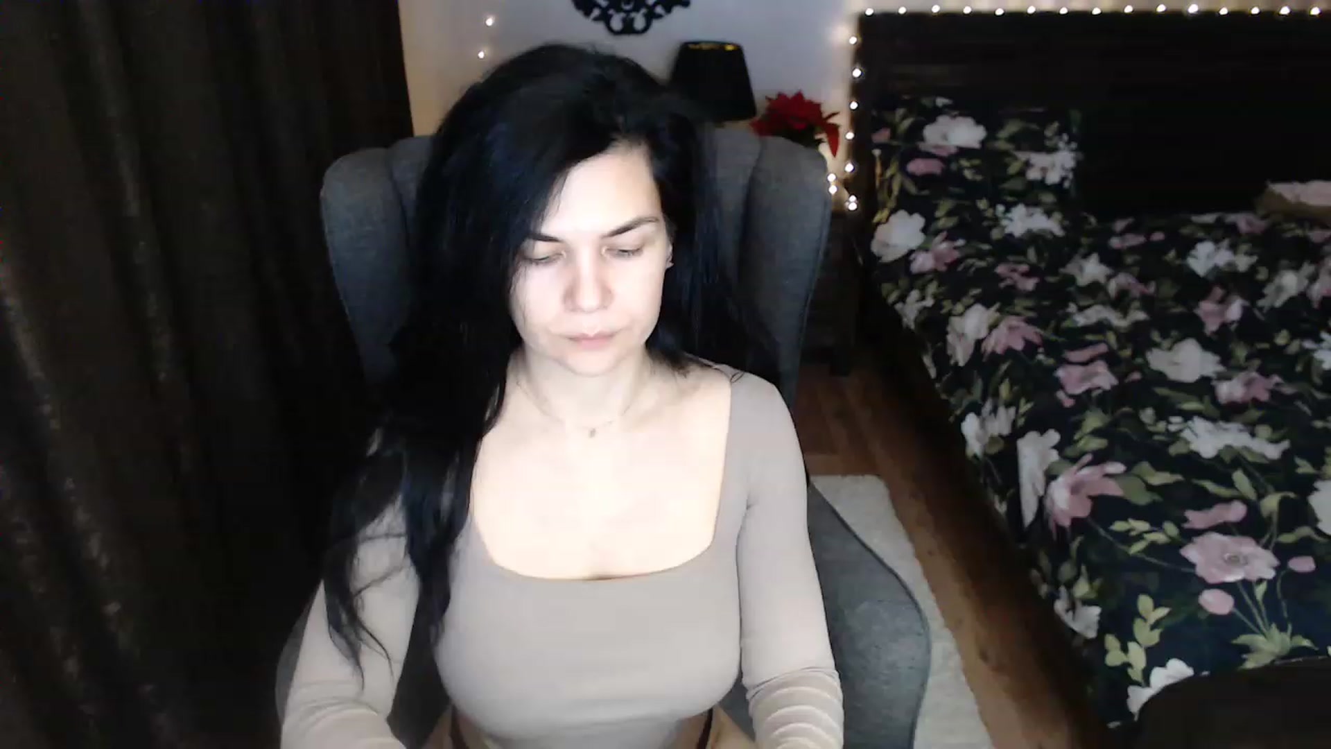 Gallery image thumbnail from Darkella's myfreecams stream on, 12/13/2022, 01:08 image 18 of 20