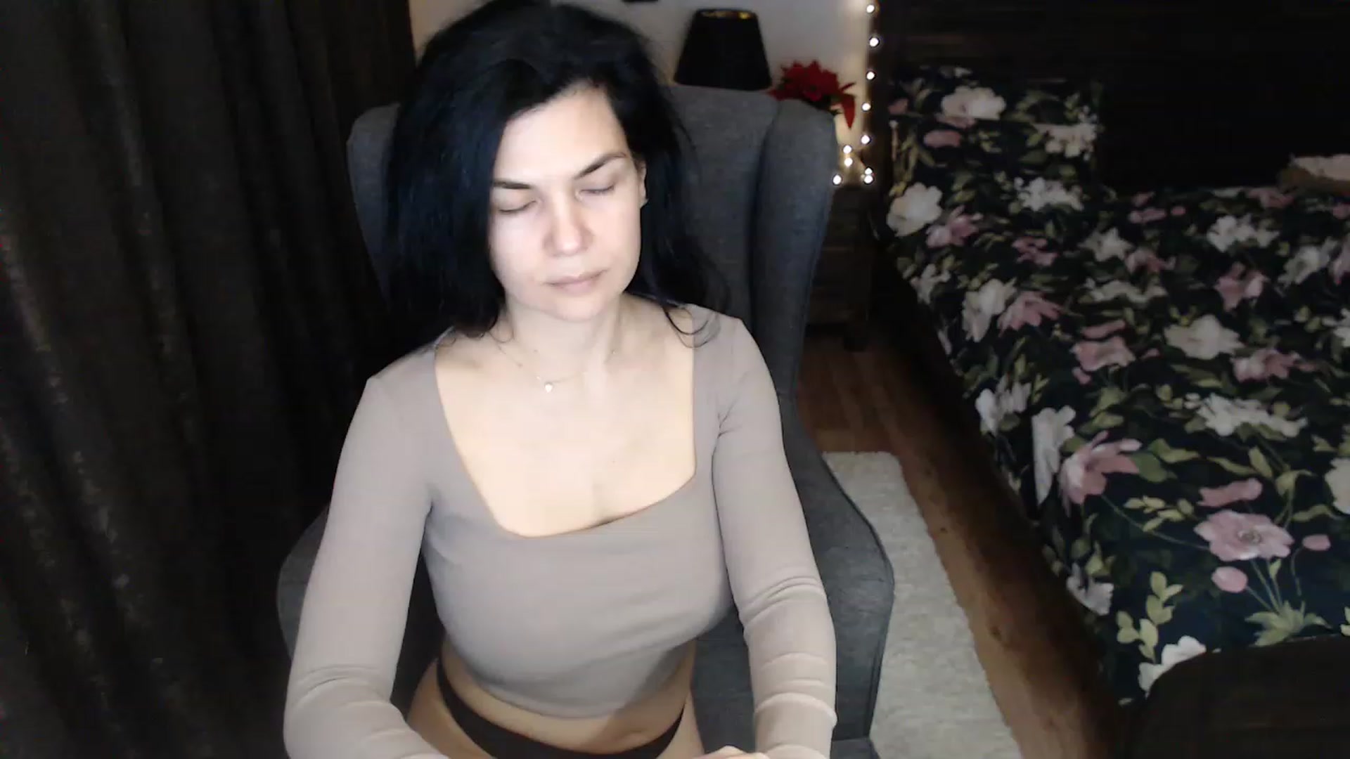 Gallery image thumbnail from Darkella's myfreecams stream on, 12/13/2022, 01:08 image 8 of 20