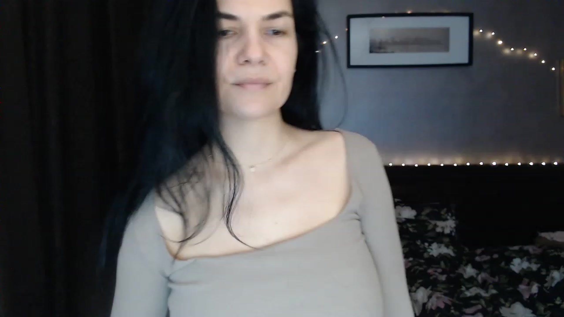 Gallery image thumbnail from Darkella's myfreecams stream on, 12/13/2022, 01:08 image 16 of 20
