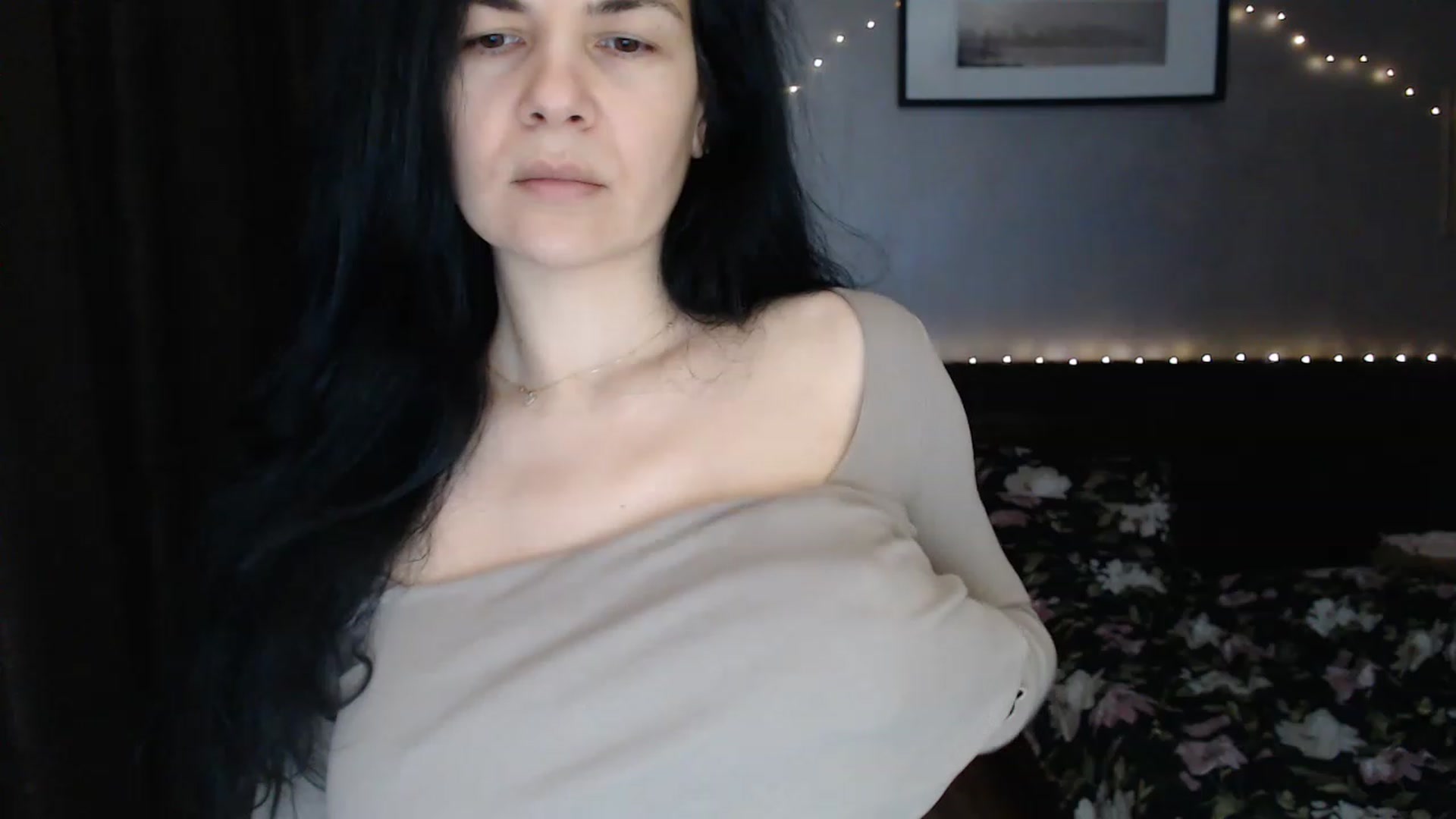 Gallery image thumbnail from Darkella's myfreecams stream on, 12/13/2022, 01:08 image 3 of 20