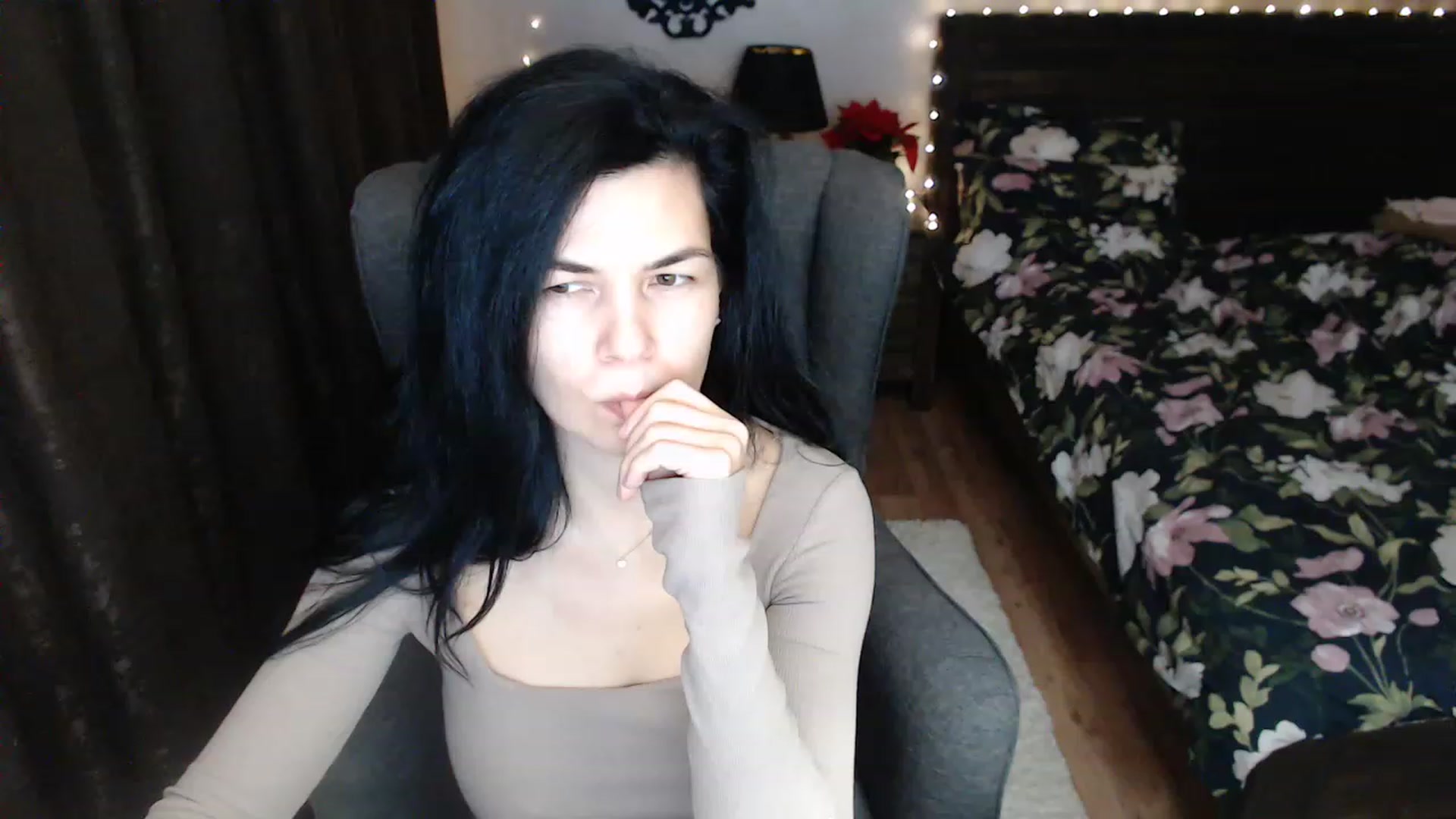 Gallery image thumbnail from Darkella's myfreecams stream on, 12/13/2022, 01:08 image 19 of 20
