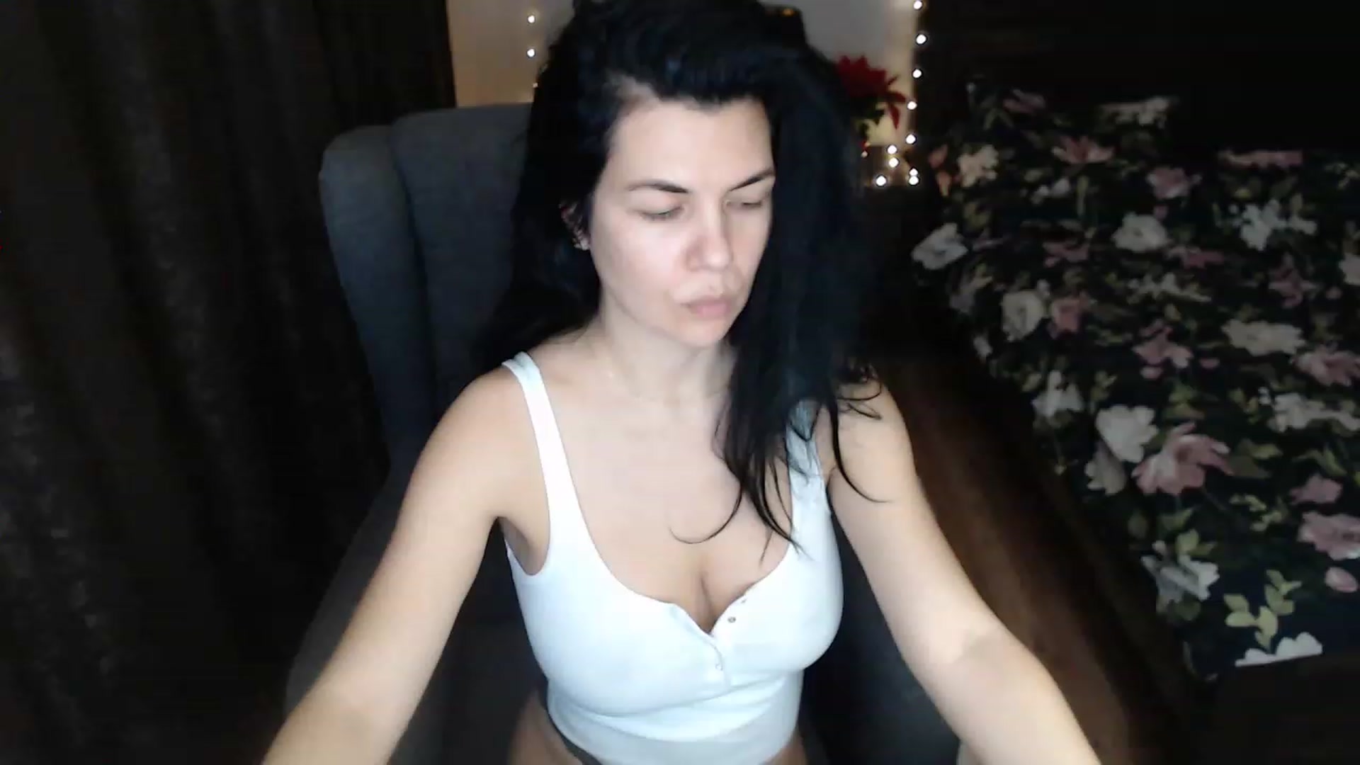 Gallery image thumbnail from Darkella's myfreecams stream on, 12/15/2022, 02:03 image 1 of 20