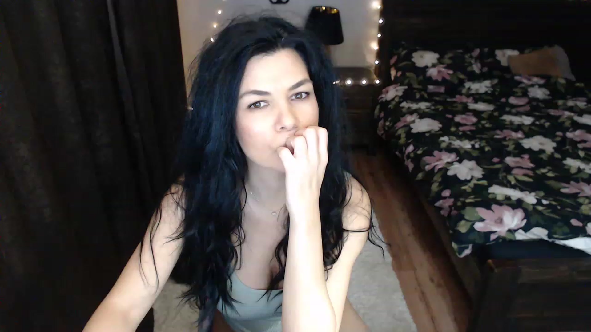 Gallery image thumbnail from Darkella's myfreecams stream on, 12/24/2022, 24:23 image 10 of 20