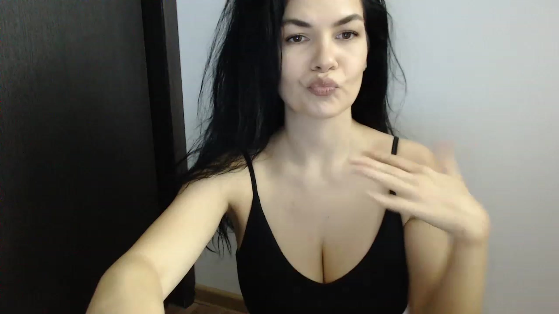 Gallery image thumbnail from Darkella's myfreecams stream on, 02/06/2023, 24:36 image 17 of 20