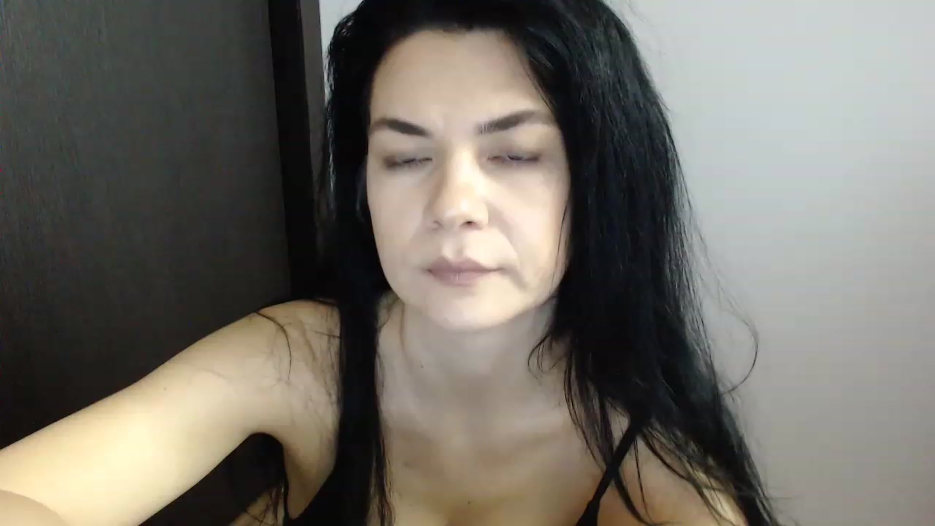 Gallery image thumbnail from Darkella's myfreecams stream on, 02/06/2023, 01:42 image 7 of 20