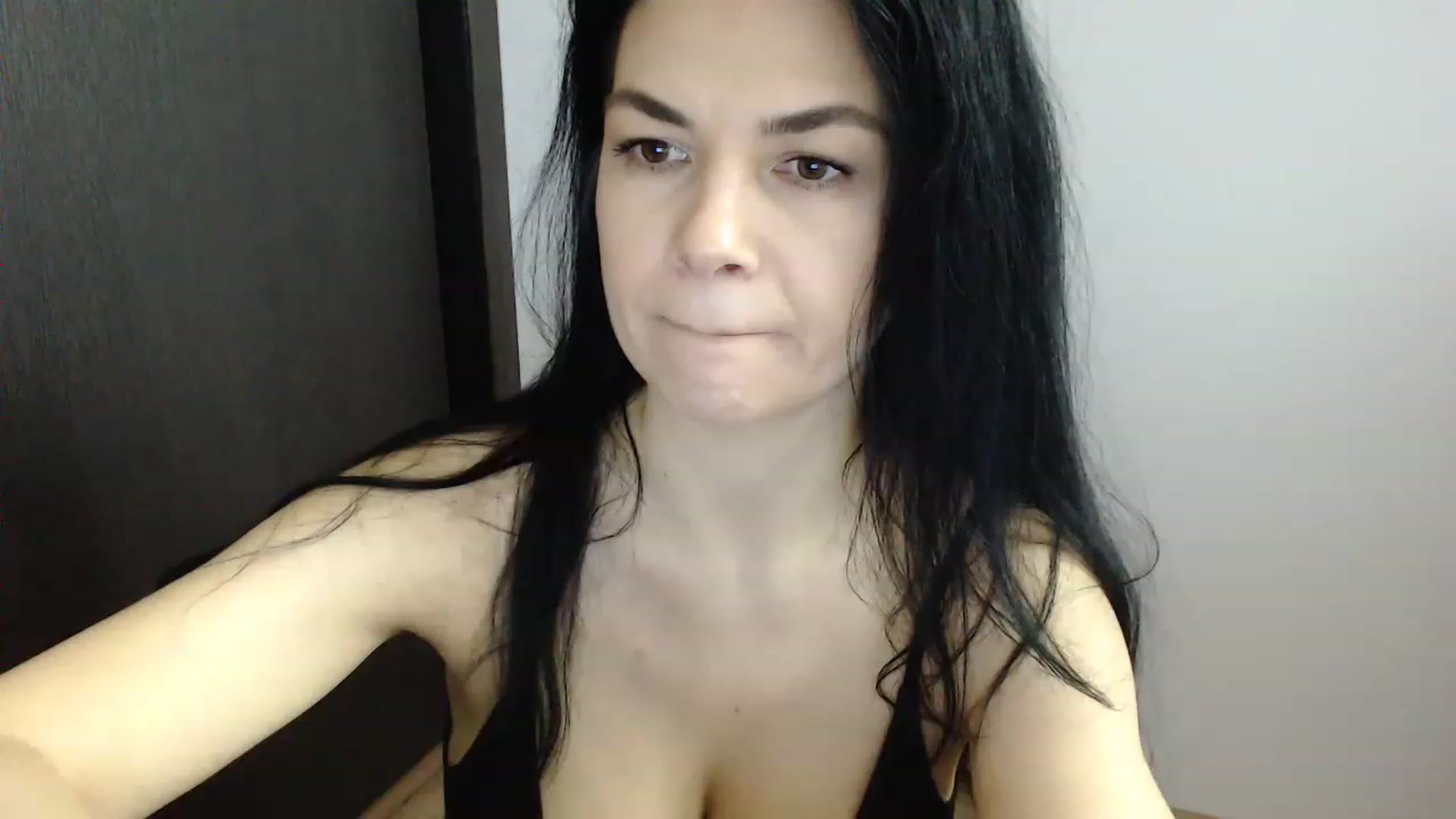 Gallery image thumbnail from Darkella's myfreecams stream on, 02/06/2023, 01:42 image 3 of 20