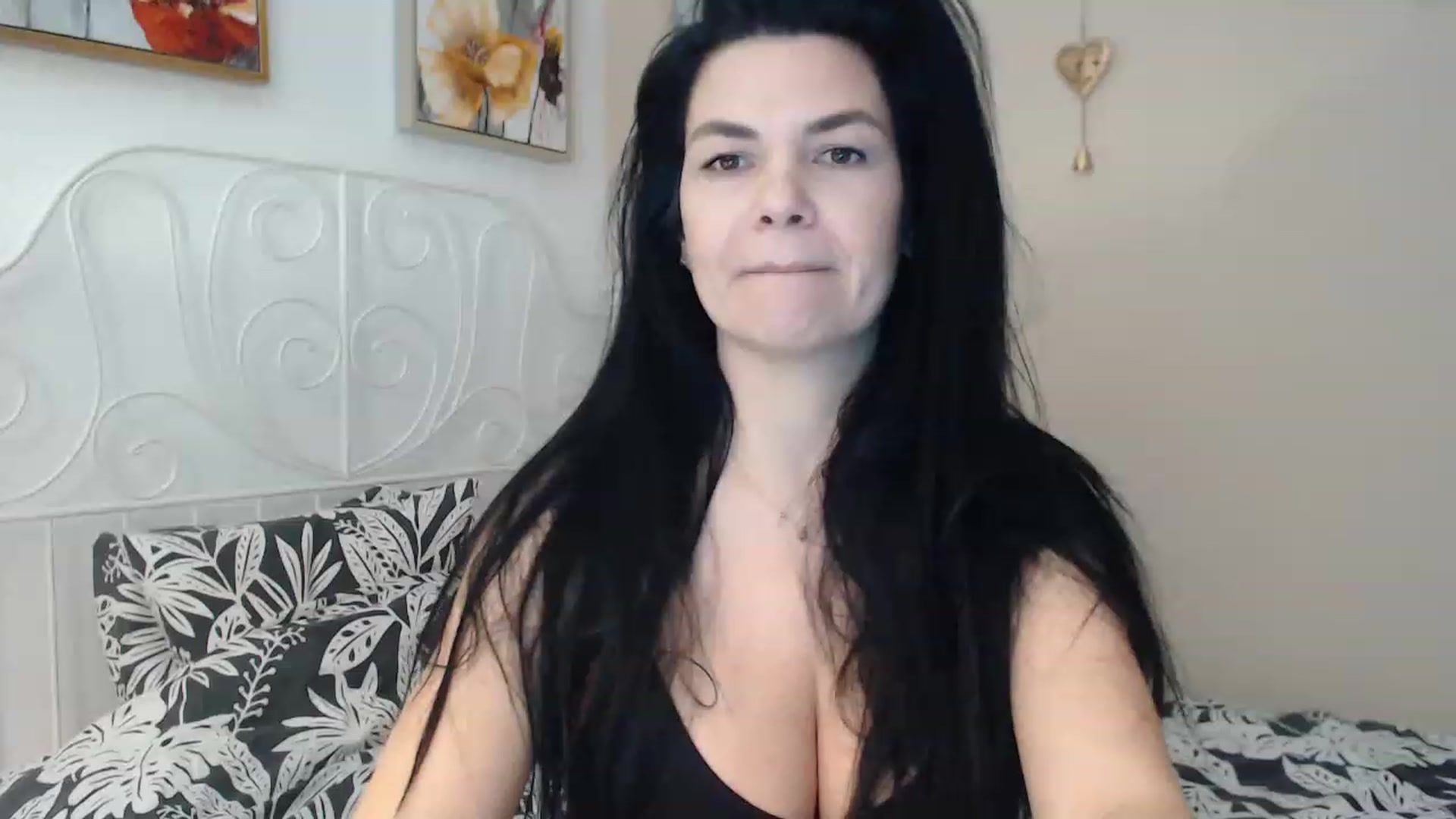 Gallery image thumbnail from Darkella's myfreecams stream on, 02/19/2023, 24:01 image 17 of 20