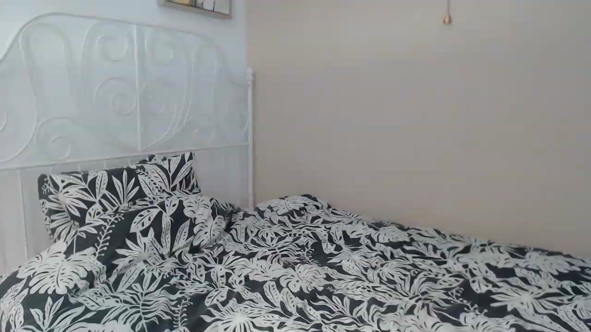 Gallery image thumbnail from Darkella's myfreecams stream on, 02/19/2023, 01:03 image 12 of 20