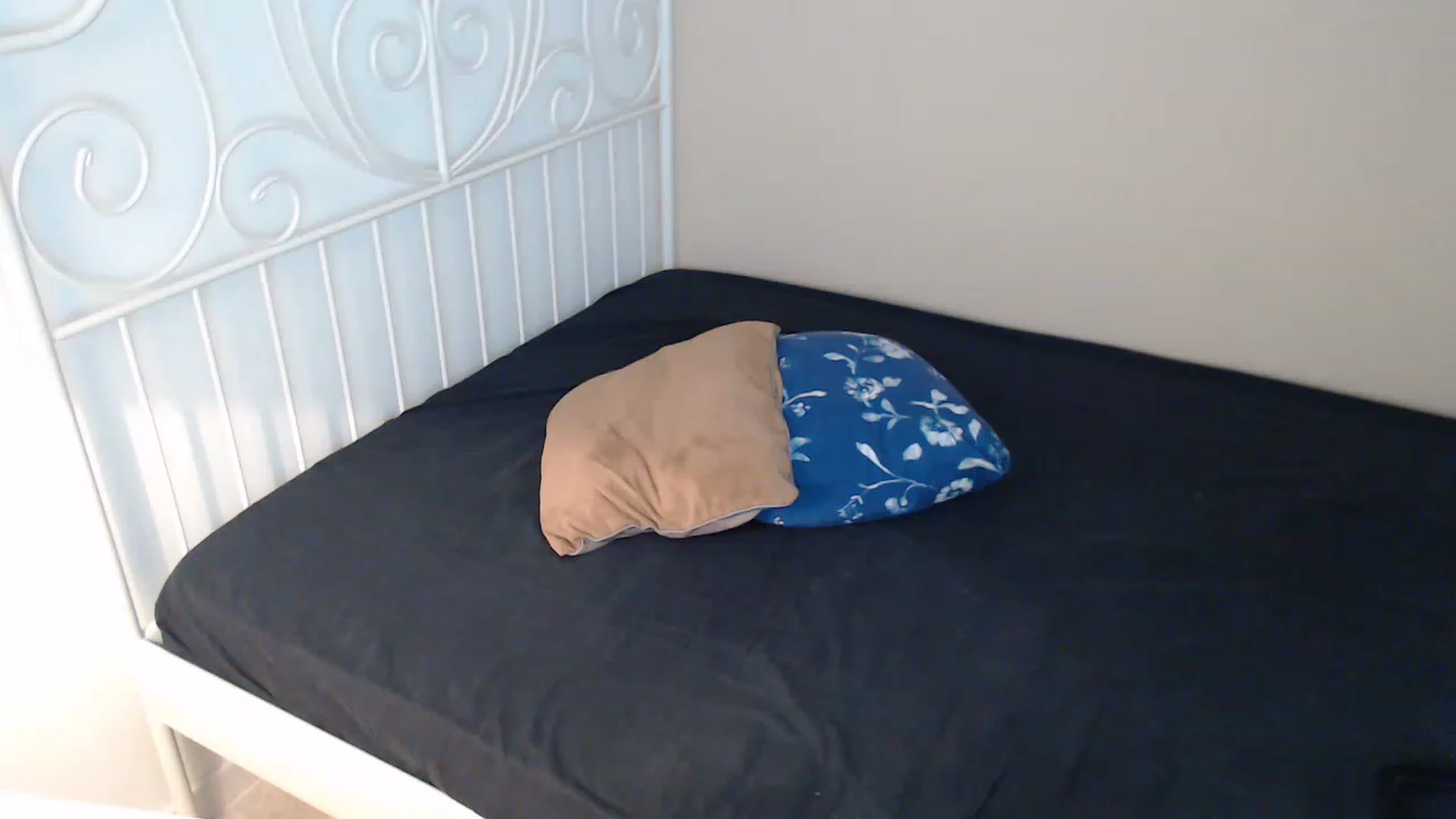 Gallery image thumbnail from Darkella's myfreecams stream on, 03/05/2023, 24:40 image 18 of 20