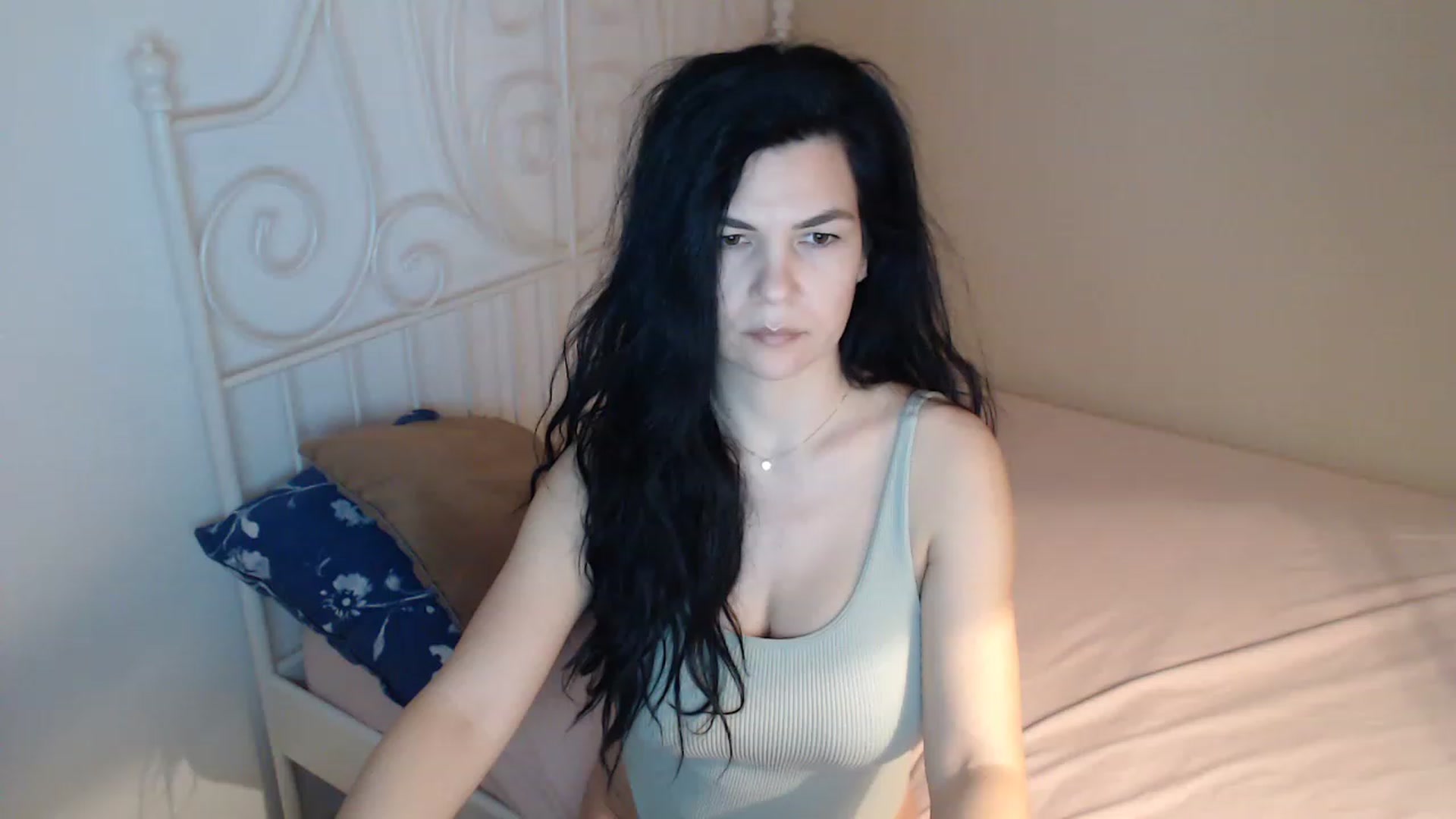 Gallery image thumbnail from Darkella's myfreecams stream on, 03/08/2023, 23:06 image 2 of 20
