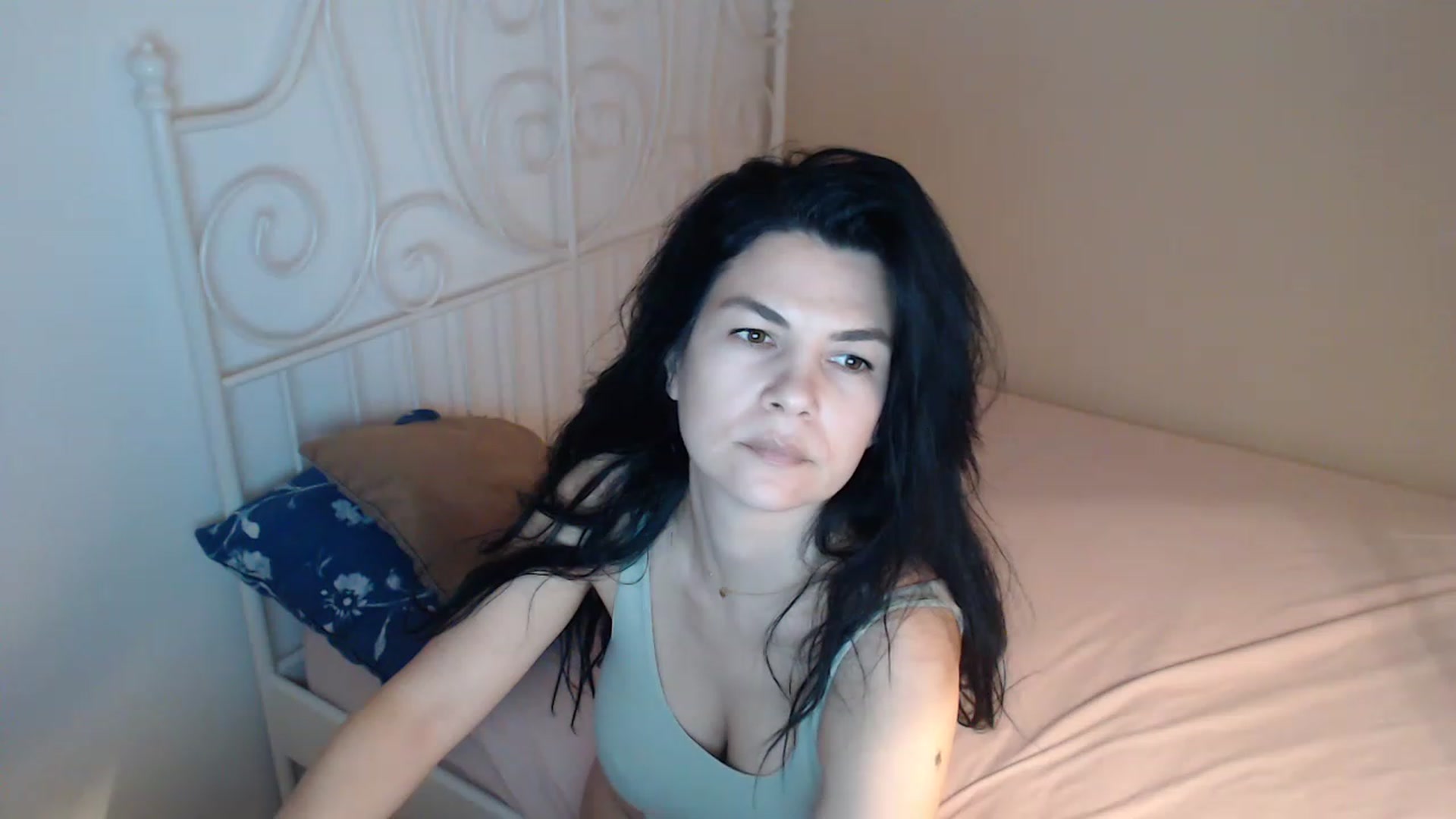 Gallery image thumbnail from Darkella's myfreecams stream on, 03/08/2023, 23:06 image 6 of 20