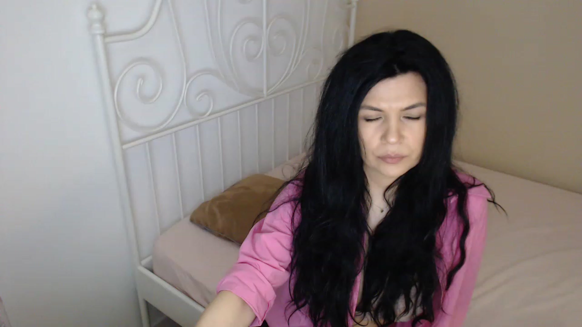 Gallery image thumbnail from Darkella's myfreecams stream on, 03/11/2023, 23:20 image 10 of 20