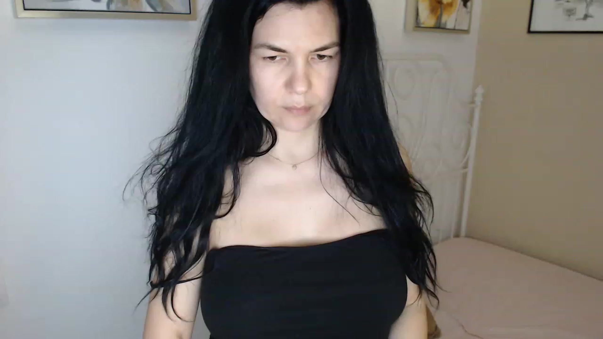 Gallery image thumbnail from Darkella's myfreecams stream on, 03/13/2023, 24:12 image 11 of 20