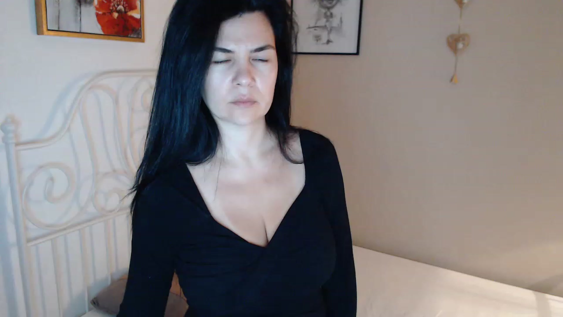 Gallery image thumbnail from Darkella's myfreecams stream on, 03/25/2023, 23:05 image 12 of 20