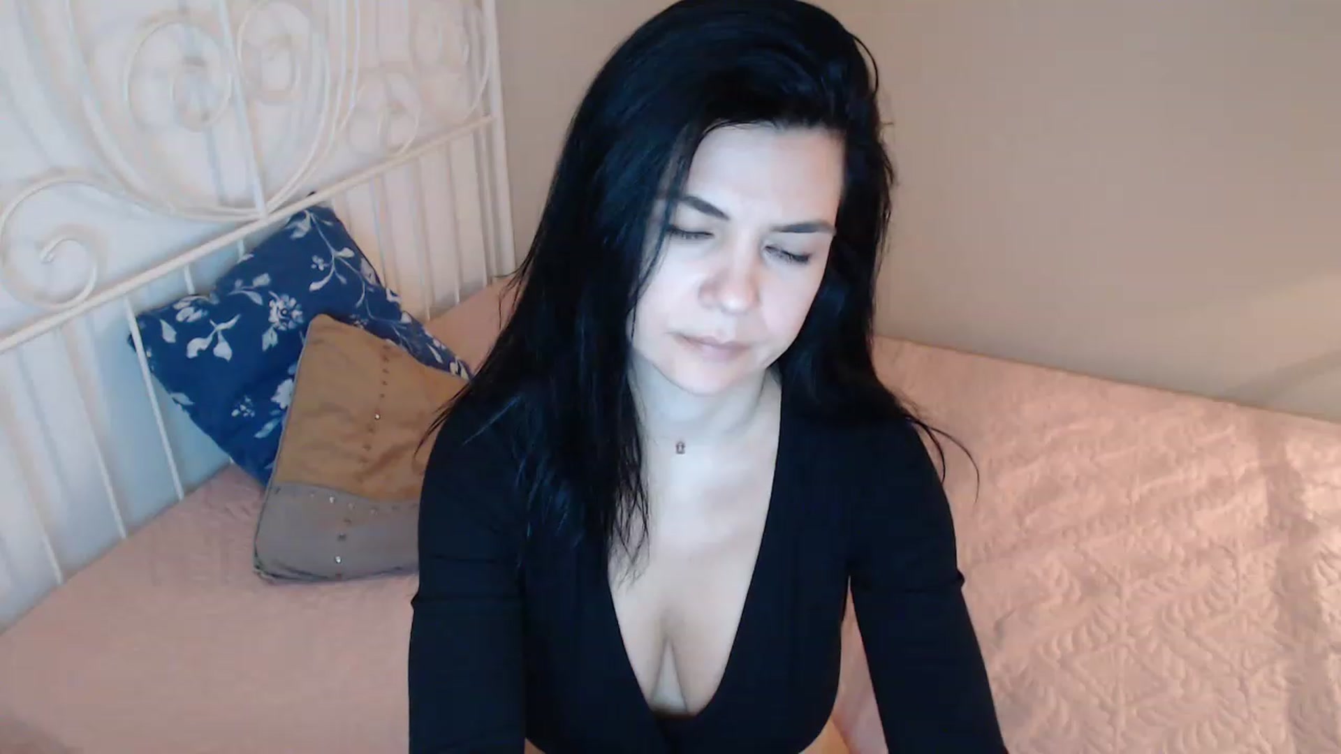 Gallery image thumbnail from Darkella's myfreecams stream on, 03/28/2023, 23:27 image 16 of 20