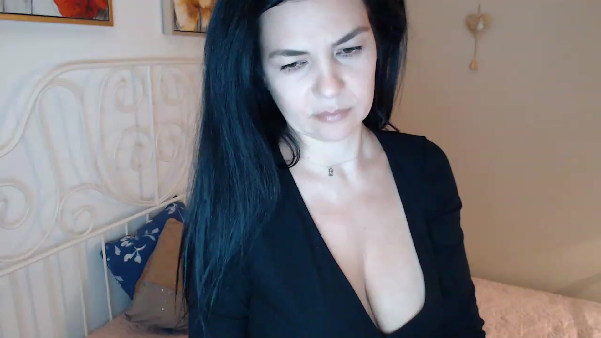 Gallery image thumbnail from Darkella's myfreecams stream on, 03/28/2023, 23:27 image 1 of 20