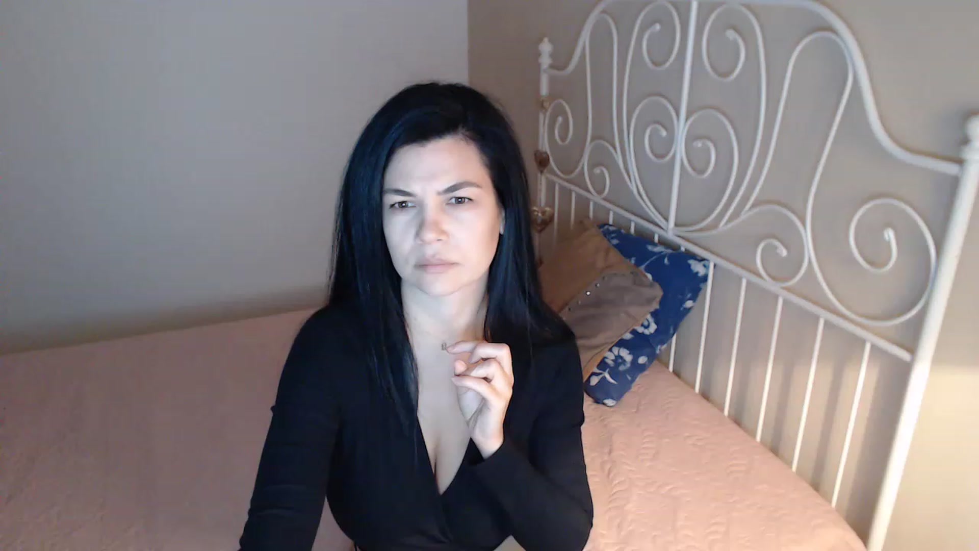 Gallery image thumbnail from Darkella's myfreecams stream on, 03/29/2023, 23:41 image 9 of 20
