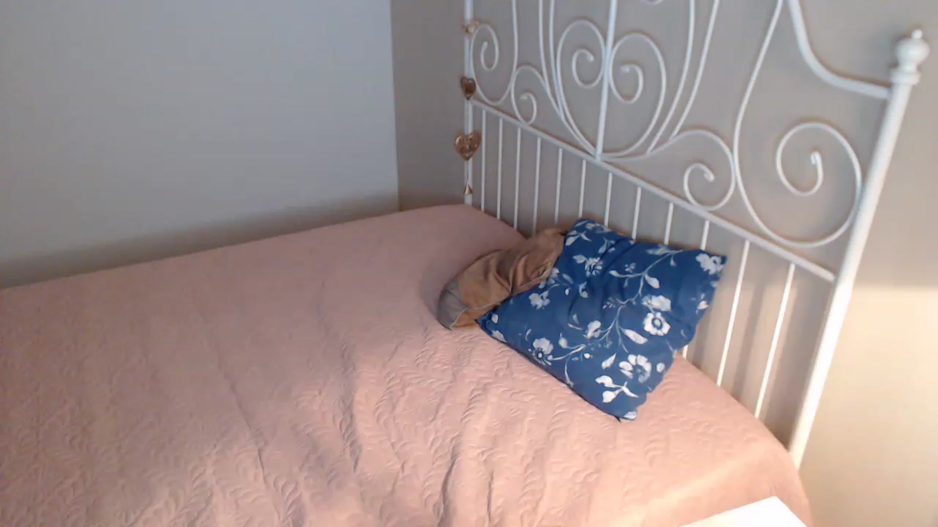 Gallery image thumbnail from Darkella's myfreecams stream on, 03/31/2023, 24:03 image 14 of 20