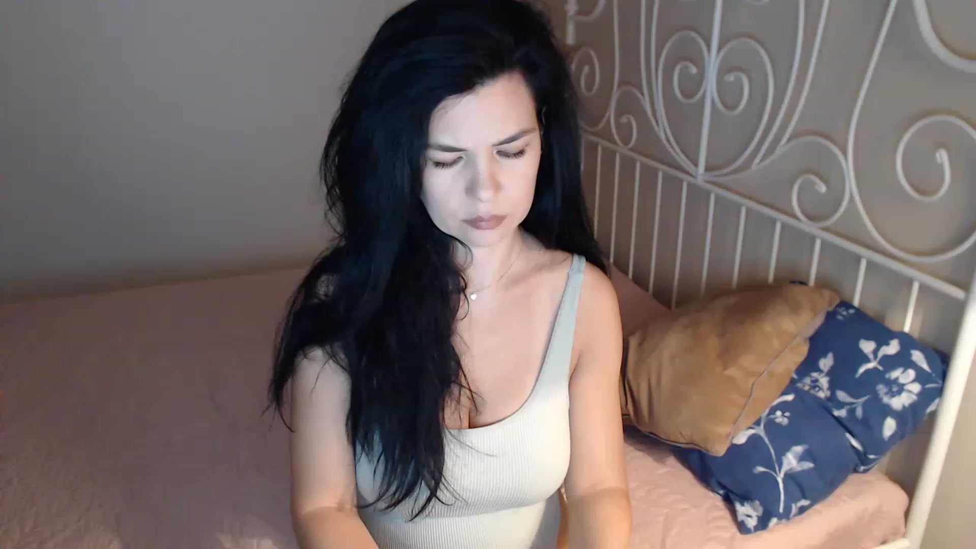 Gallery image thumbnail from Darkella's myfreecams stream on, 04/02/2023, 23:48 image 2 of 20