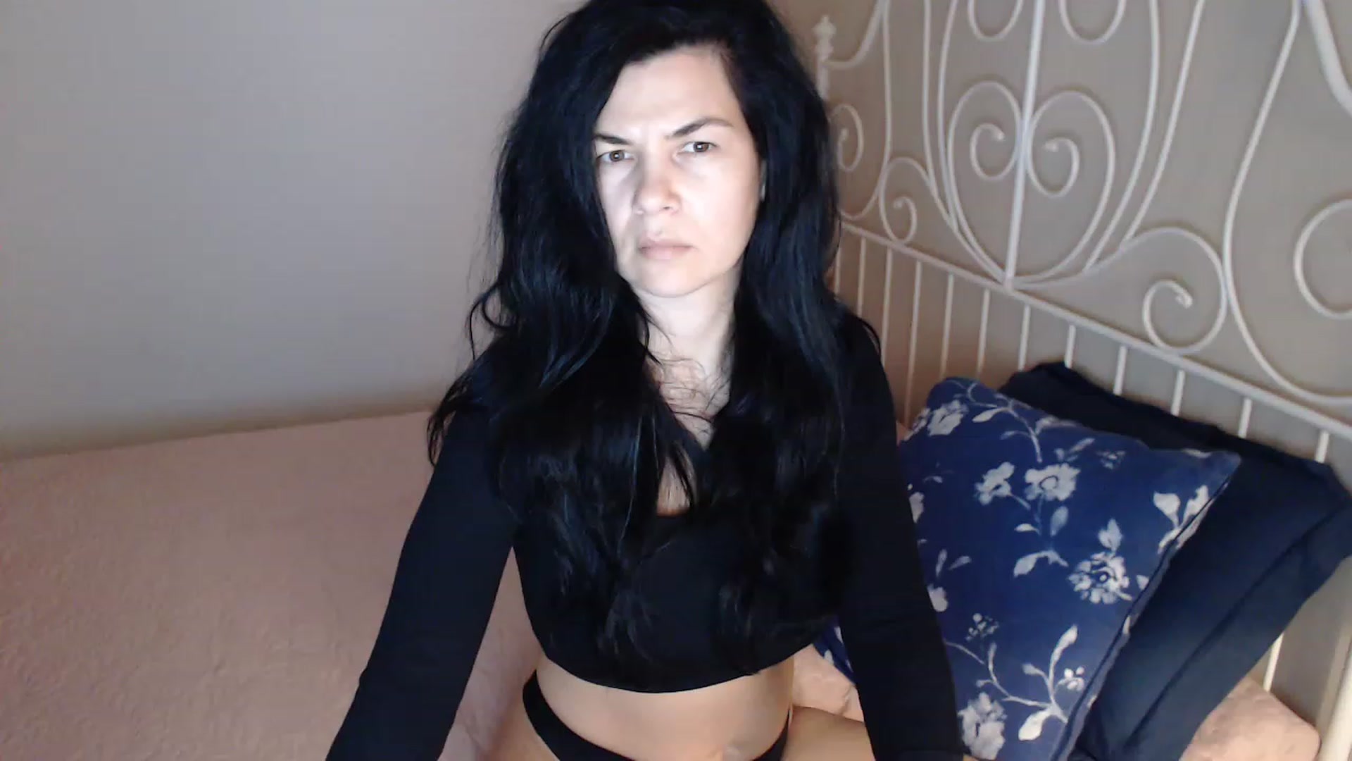 Gallery image thumbnail from Darkella's myfreecams stream on, 04/03/2023, 22:59 image 4 of 20