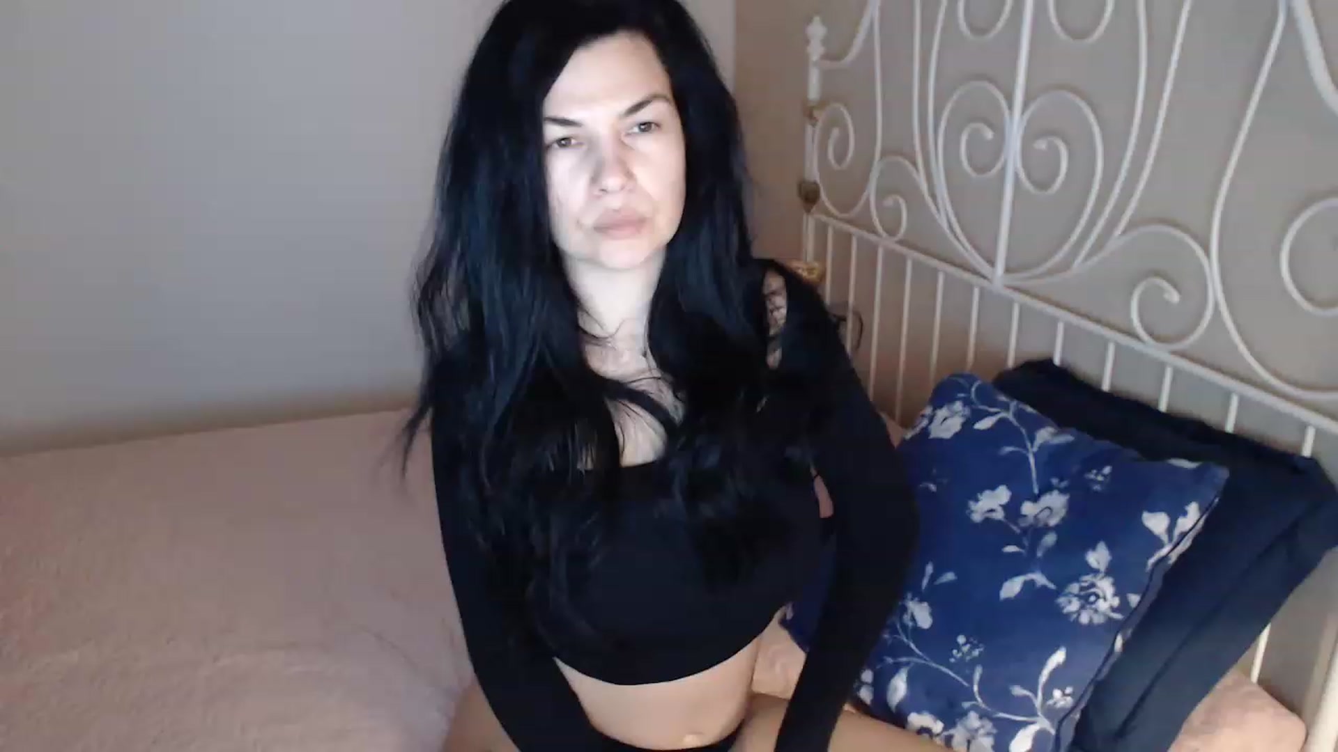 Gallery image thumbnail from Darkella's myfreecams stream on, 04/03/2023, 22:59 image 10 of 20