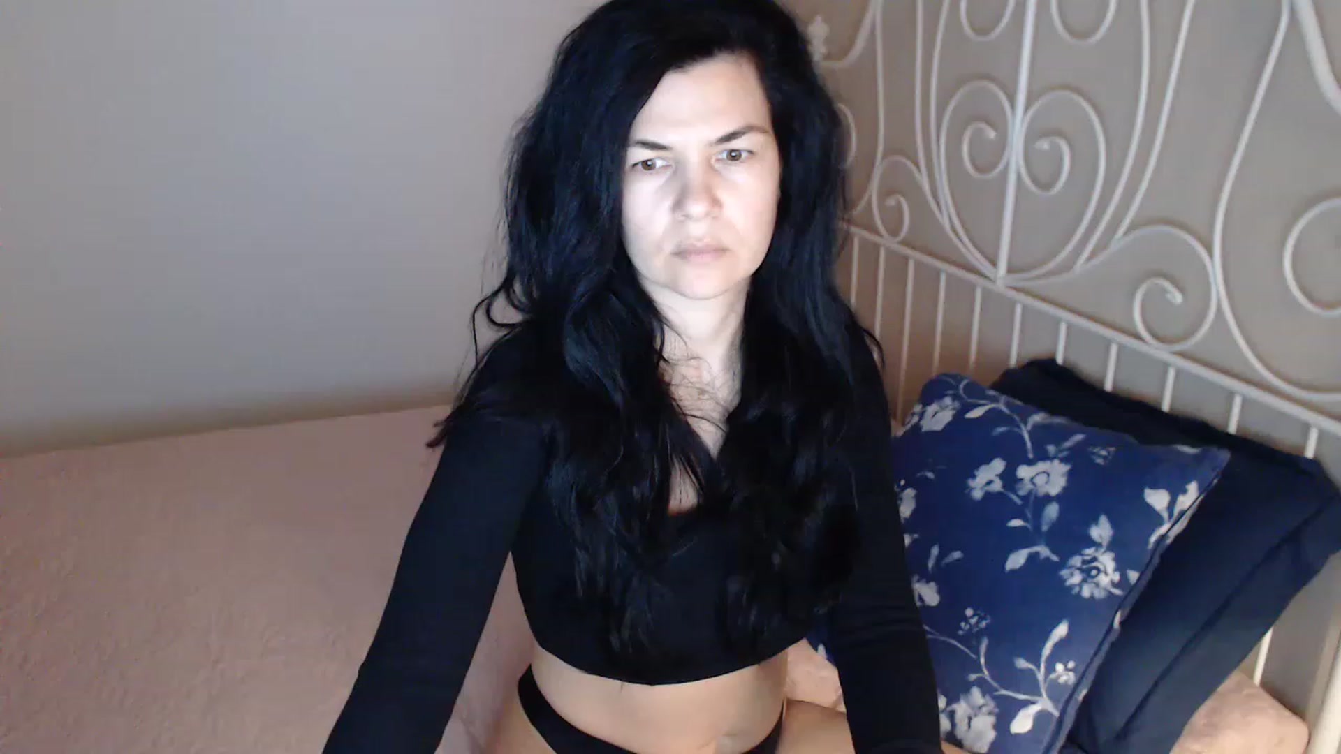 Gallery image thumbnail from Darkella's myfreecams stream on, 04/03/2023, 22:59 image 5 of 20