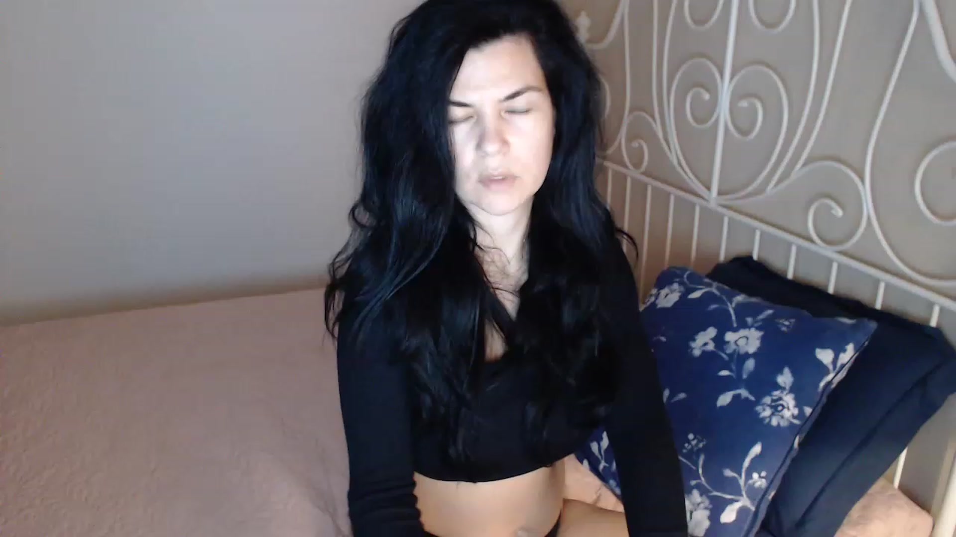 Gallery image thumbnail from Darkella's myfreecams stream on, 04/03/2023, 22:59 image 2 of 20
