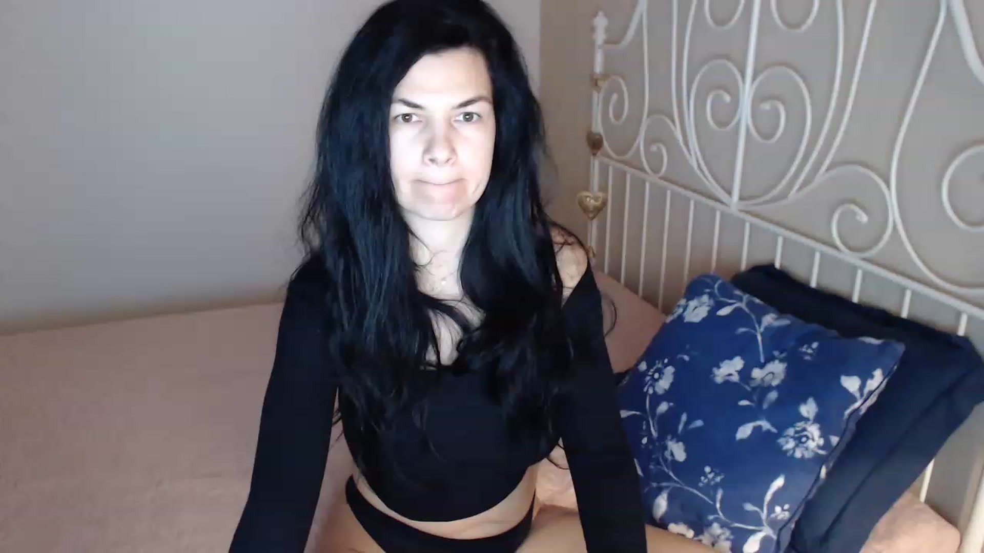 Gallery image thumbnail from Darkella's myfreecams stream on, 04/03/2023, 22:59 image 13 of 20