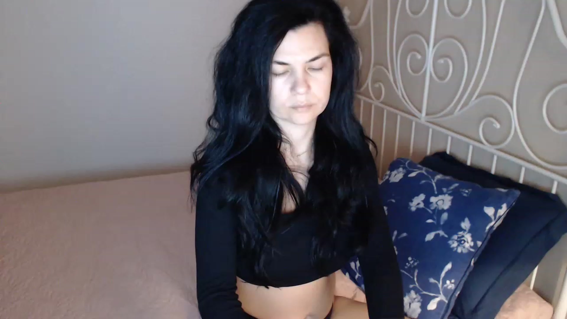 Gallery image thumbnail from Darkella's myfreecams stream on, 04/03/2023, 22:59 image 1 of 20