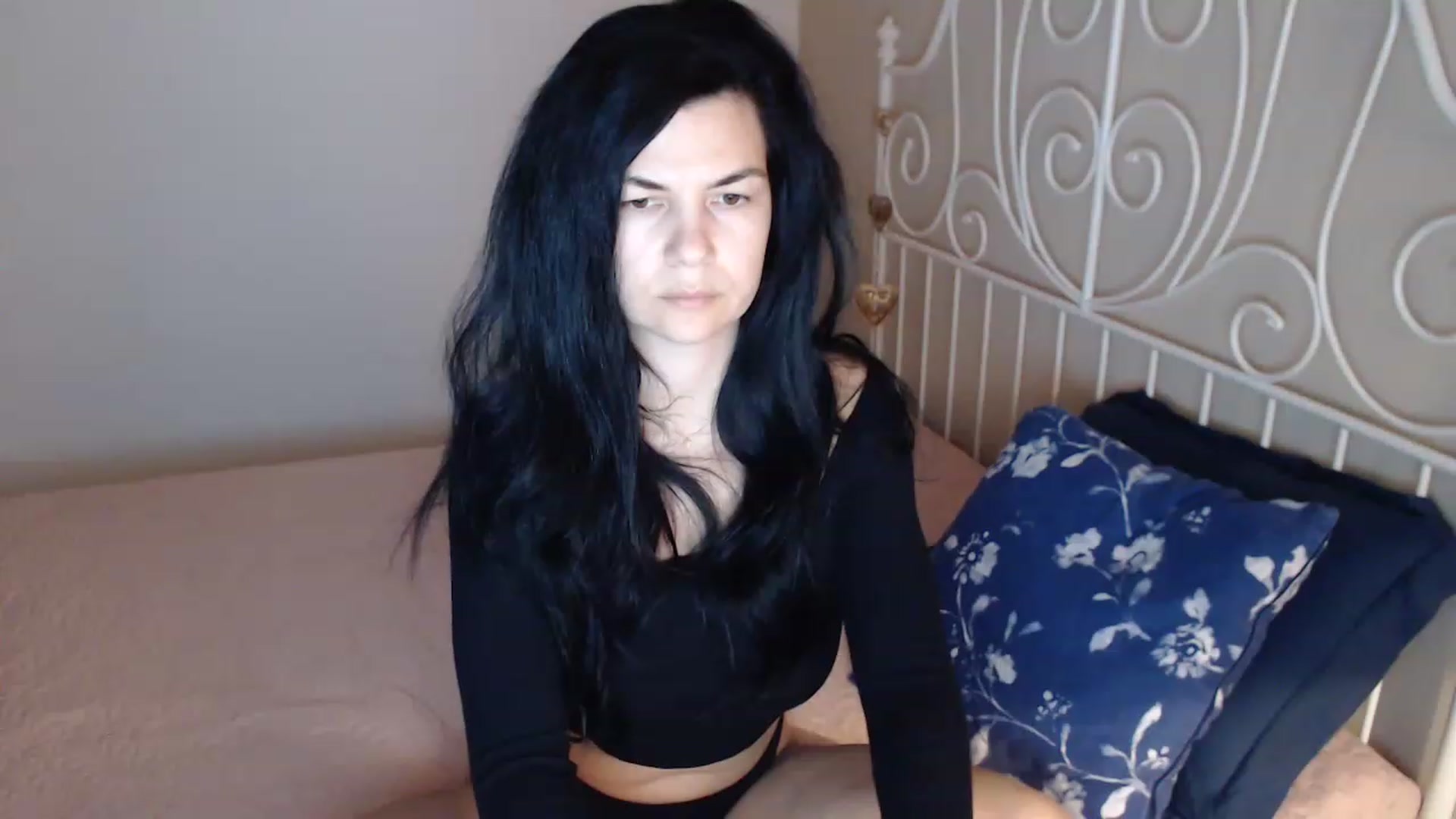 Gallery image thumbnail from Darkella's myfreecams stream on, 04/03/2023, 22:59 image 9 of 20