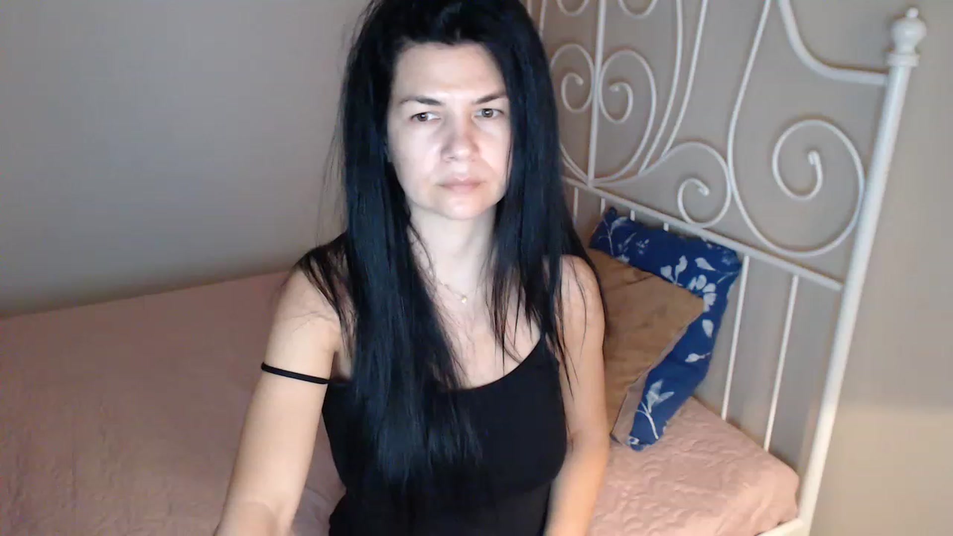 Gallery image thumbnail from Darkella's myfreecams stream on, 04/06/2023, 22:56 image 2 of 20