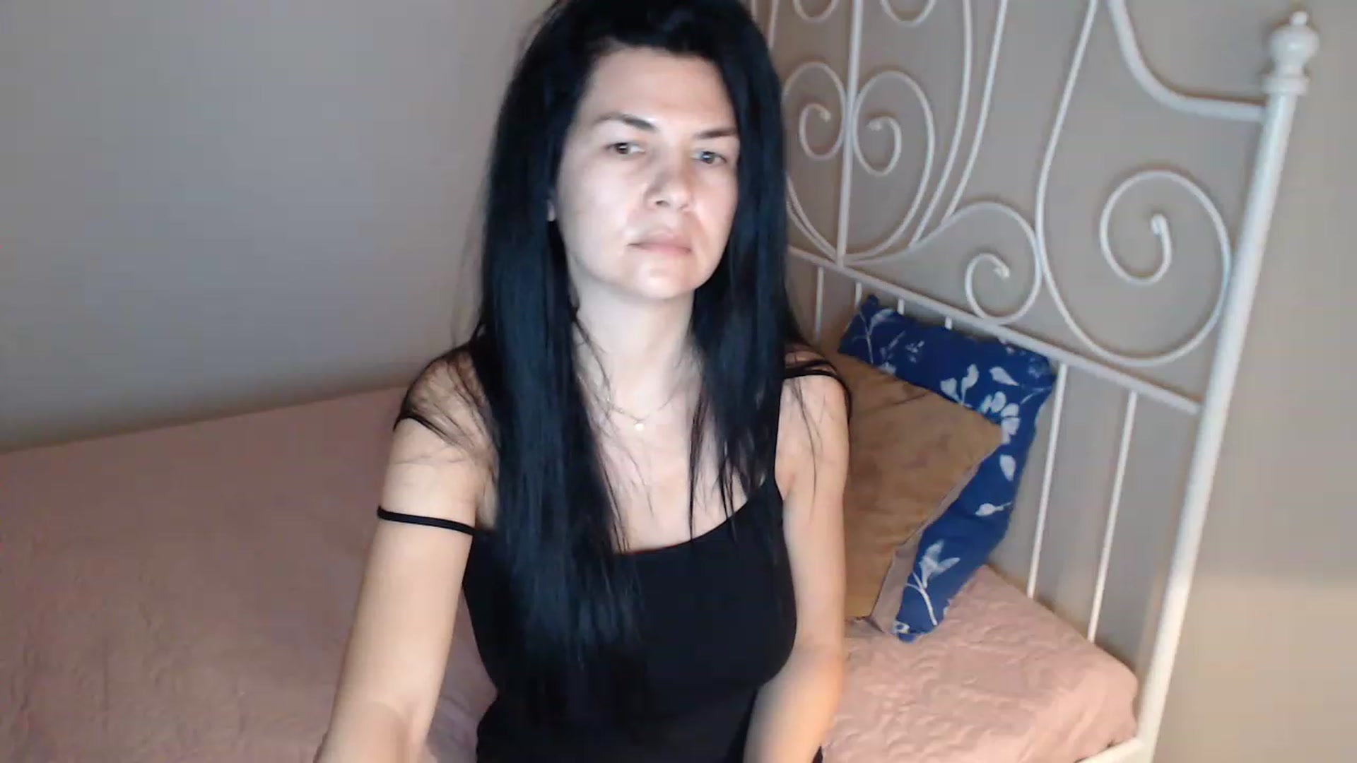 Gallery image thumbnail from Darkella's myfreecams stream on, 04/06/2023, 22:56 image 3 of 20