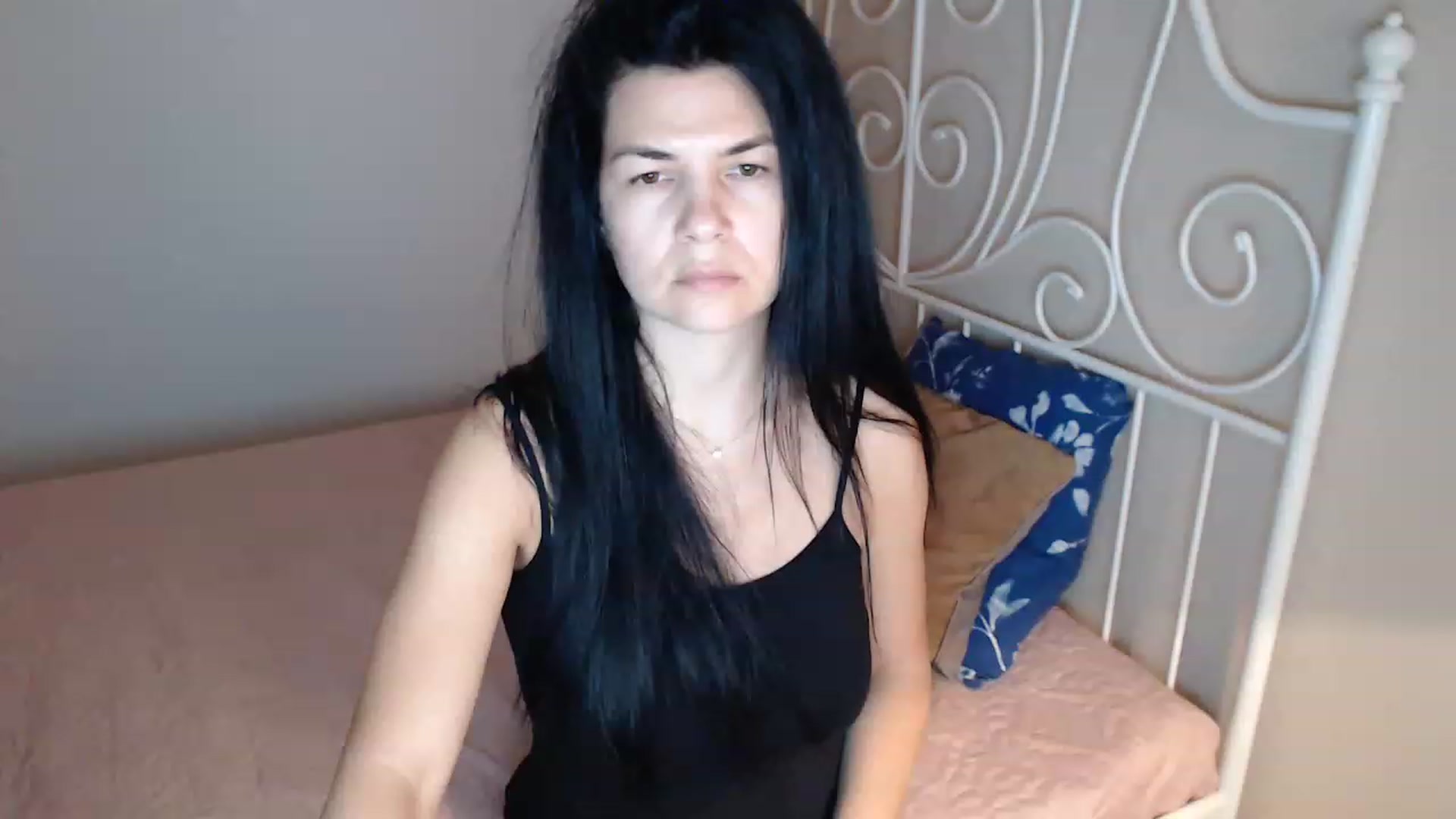 Gallery image thumbnail from Darkella's myfreecams stream on, 04/06/2023, 22:56 image 1 of 20