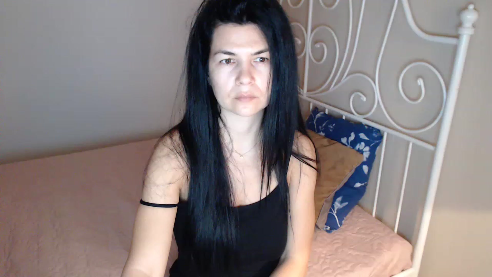 Gallery image thumbnail from Darkella's myfreecams stream on, 04/06/2023, 22:56 image 4 of 20