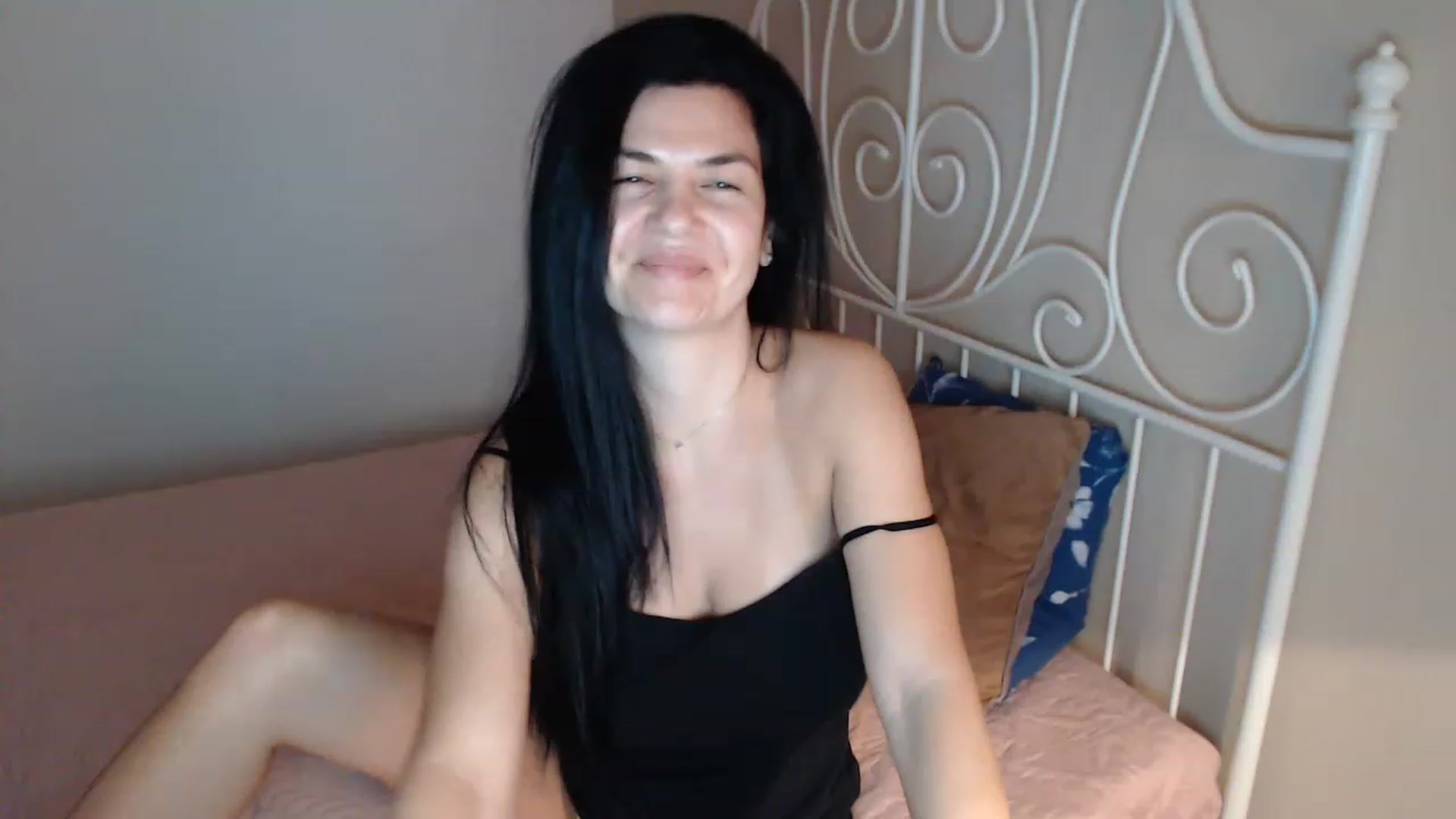 Gallery image thumbnail from Darkella's myfreecams stream on, 04/06/2023, 22:56 image 19 of 20