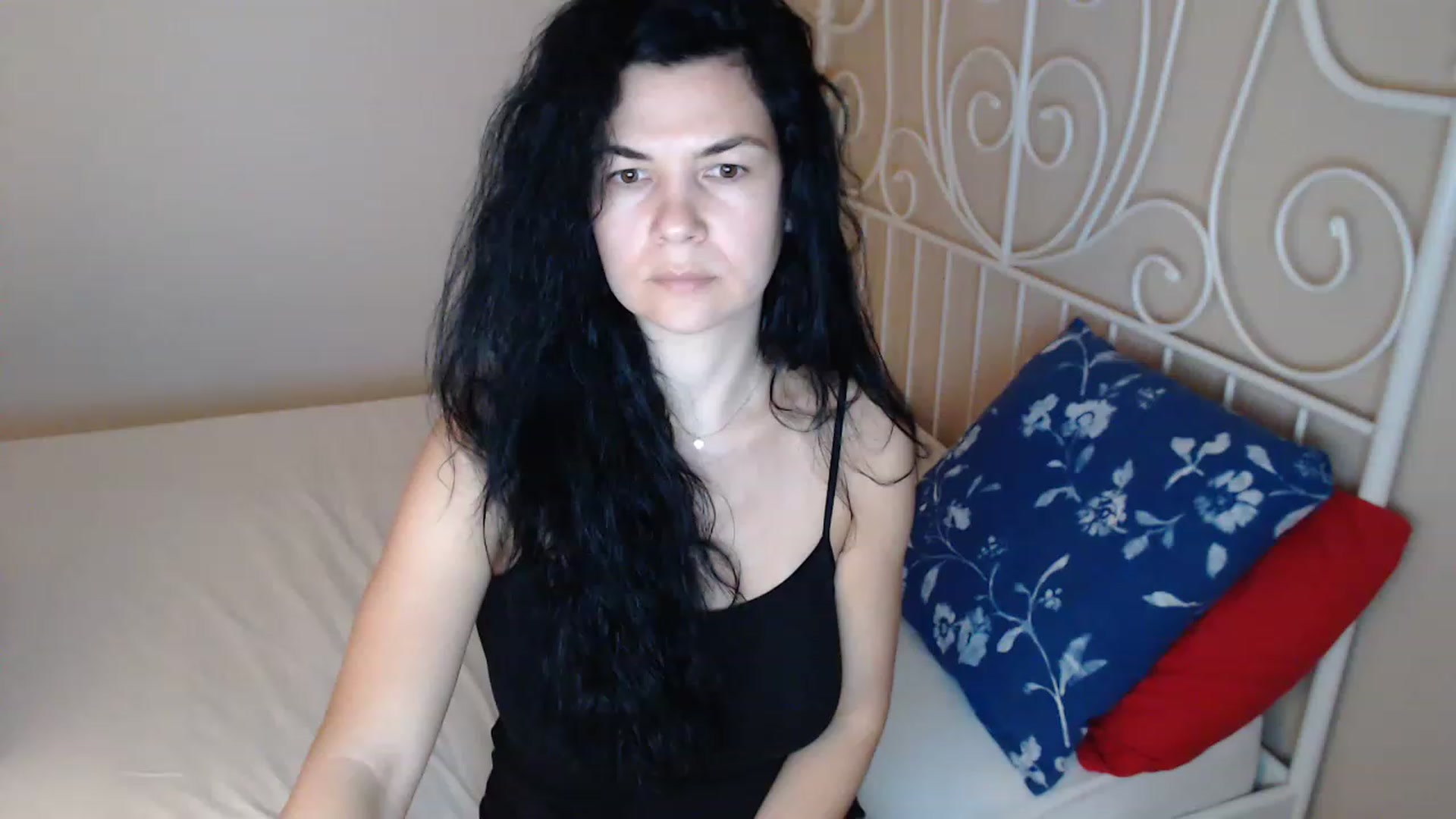 Gallery image thumbnail from Darkella's myfreecams stream on, 04/10/2023, 24:02 image 2 of 20