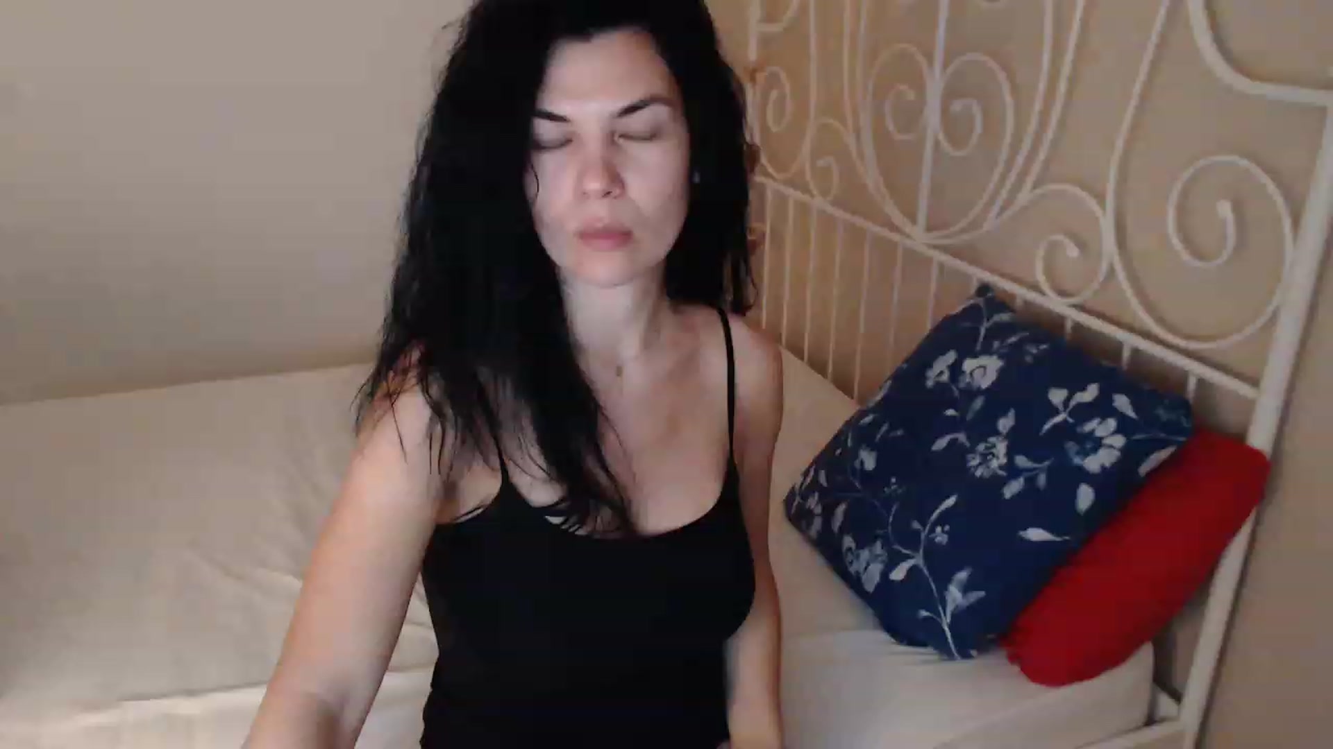 Gallery image thumbnail from Darkella's myfreecams stream on, 04/10/2023, 24:02 image 18 of 20