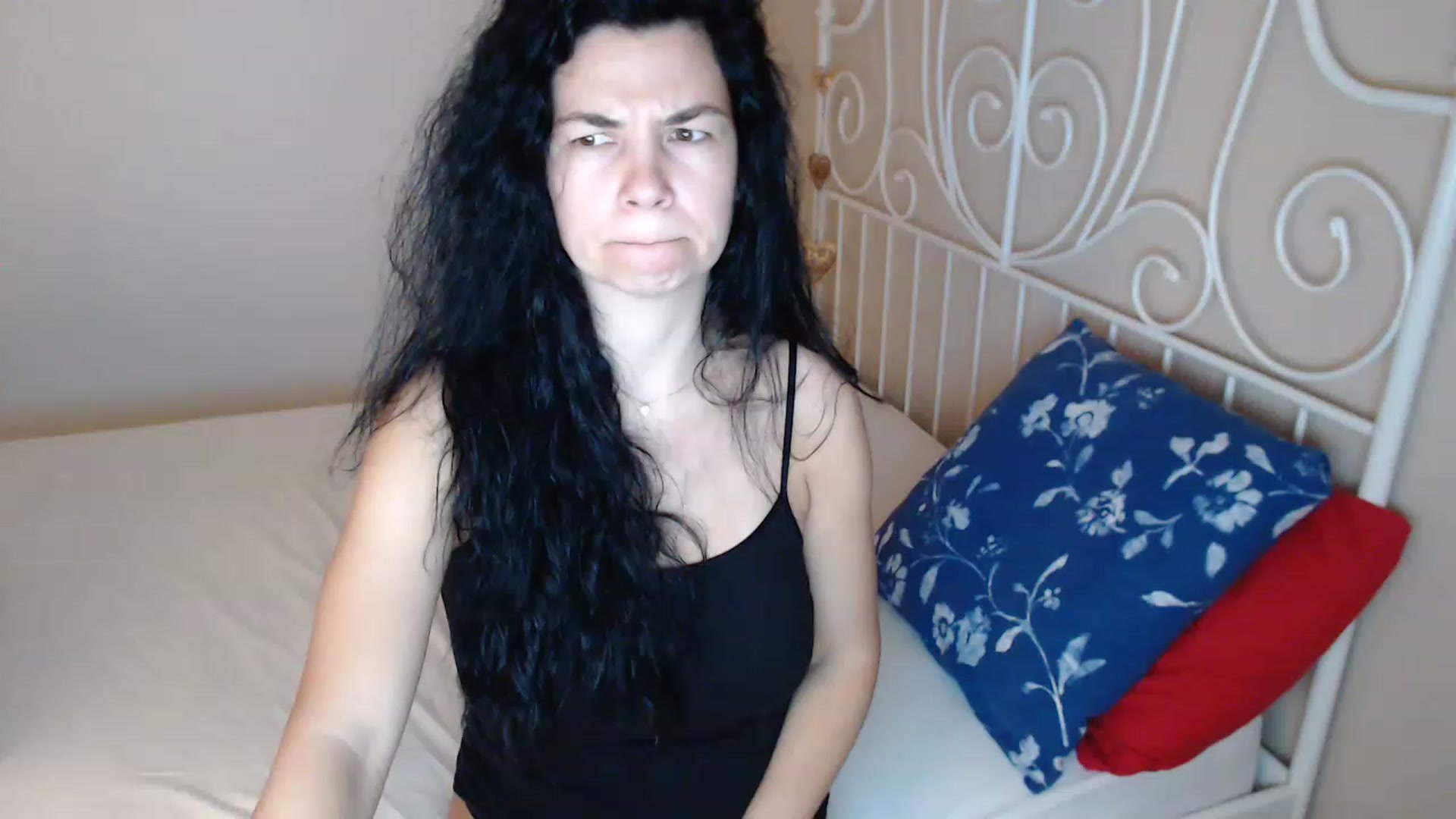 Gallery image thumbnail from Darkella's myfreecams stream on, 04/10/2023, 24:02 image 3 of 20