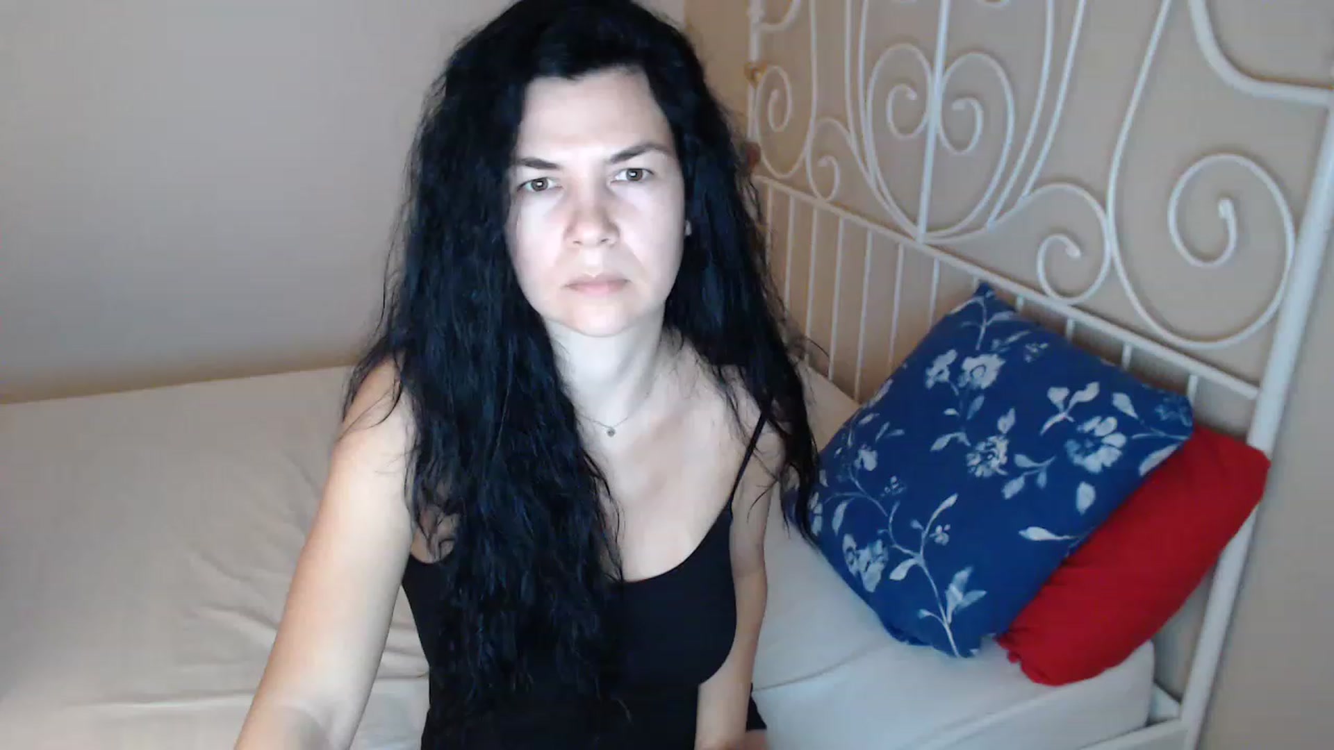 Gallery image thumbnail from Darkella's myfreecams stream on, 04/10/2023, 24:02 image 12 of 20