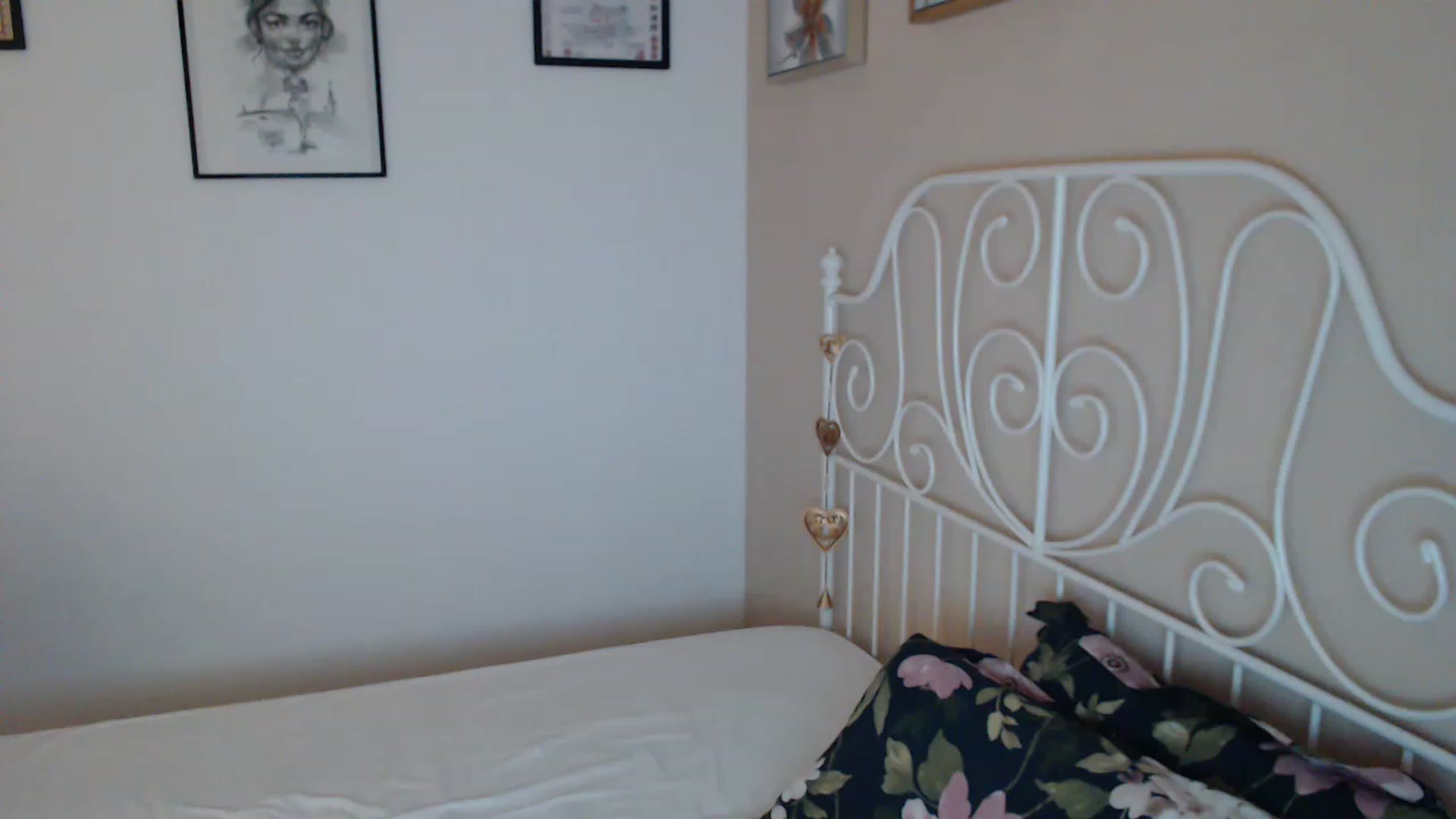 Gallery image thumbnail from Darkella's myfreecams stream on, 04/12/2023, 22:44 image 18 of 20