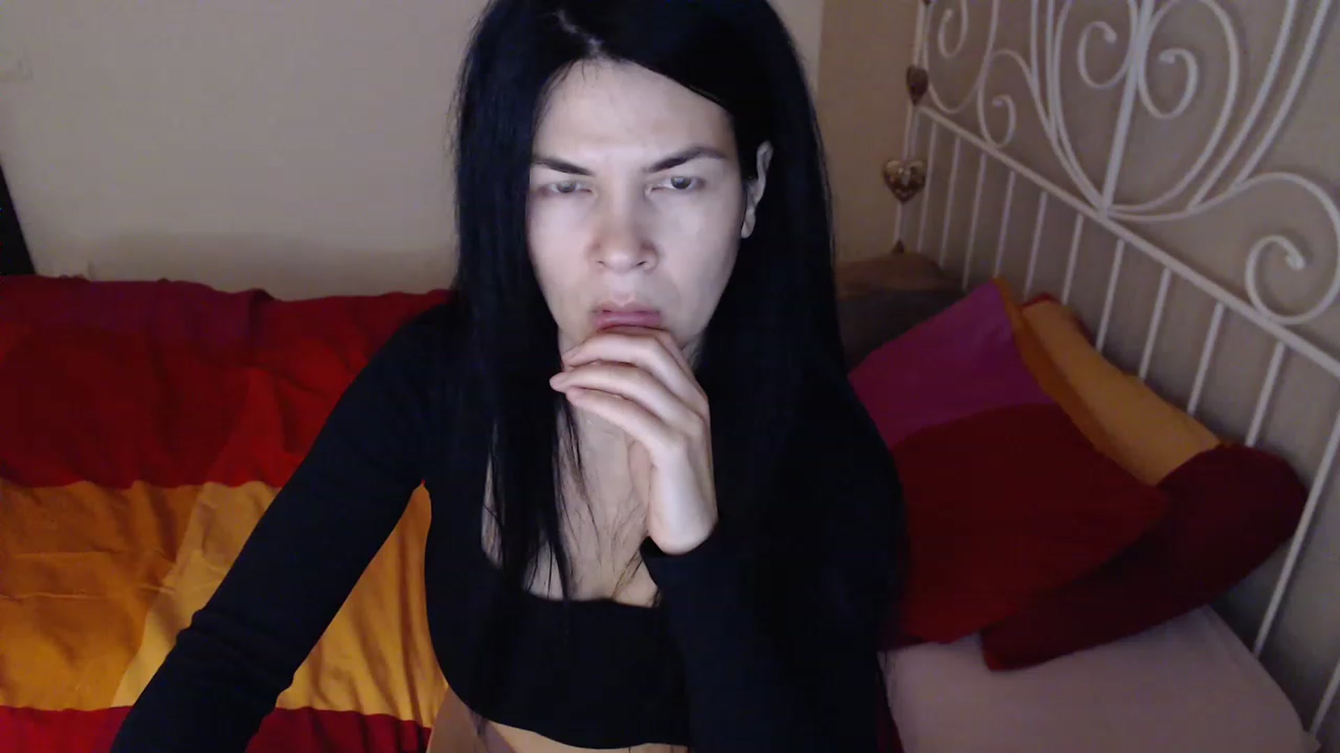 Gallery image thumbnail from Darkella's myfreecams stream on, 05/01/2023, 24:06 image 16 of 20
