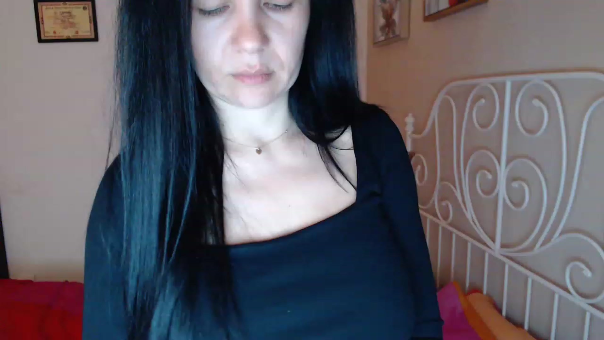 Gallery image thumbnail from Darkella's myfreecams stream on, 05/01/2023, 24:06 image 3 of 20