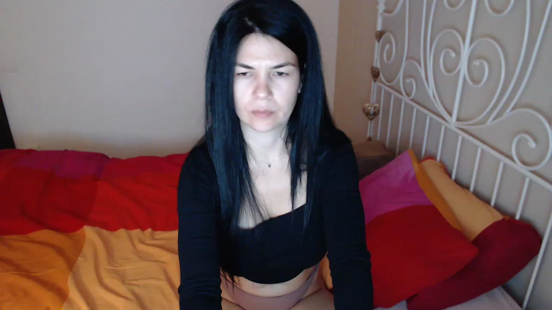 Gallery image thumbnail from Darkella's myfreecams stream on, 05/01/2023, 24:06 image 1 of 20