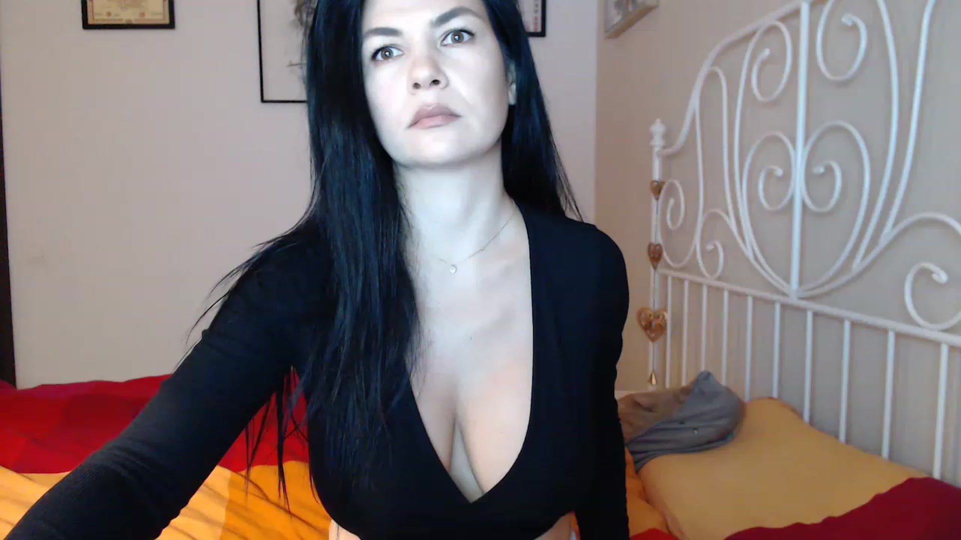 Gallery image thumbnail from Darkella's myfreecams stream on, 05/08/2023, 22:51 image 5 of 20