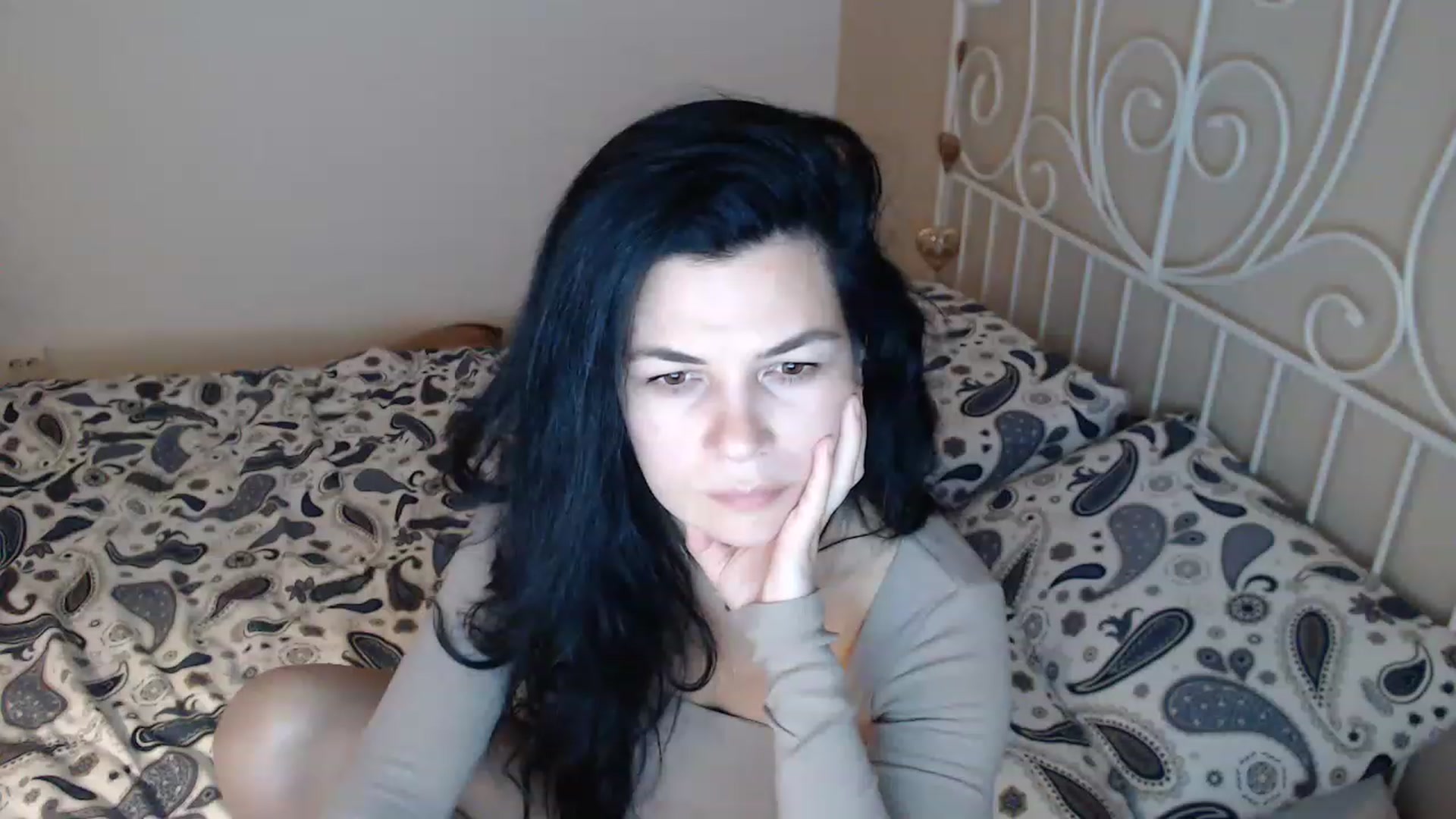 Gallery image thumbnail from Darkella's myfreecams stream on, 05/12/2023, 23:04 image 13 of 20