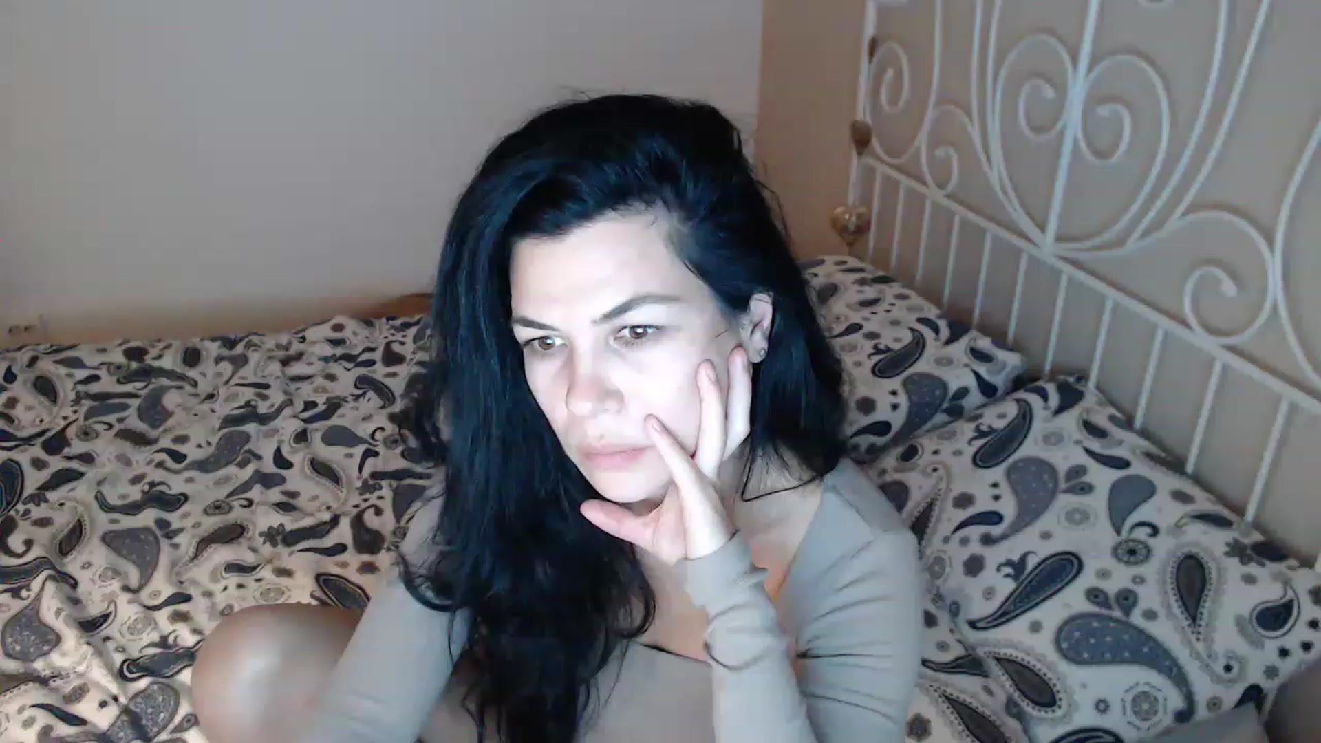 Gallery image thumbnail from Darkella's myfreecams stream on, 05/12/2023, 23:04 image 14 of 20