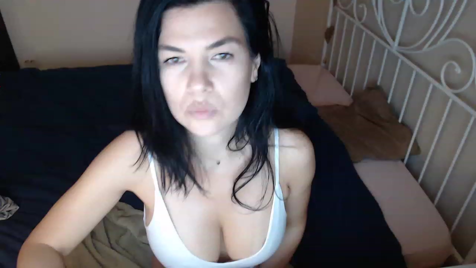 Gallery image thumbnail from Darkella's myfreecams stream on, 05/27/2023, 24:32 image 16 of 20